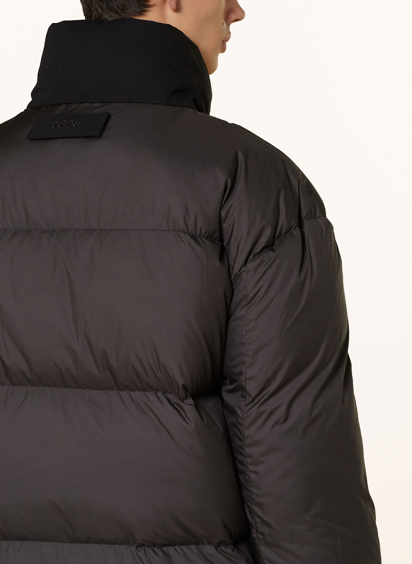 032c Daunenjacke CONCEALED: SCHWARZ