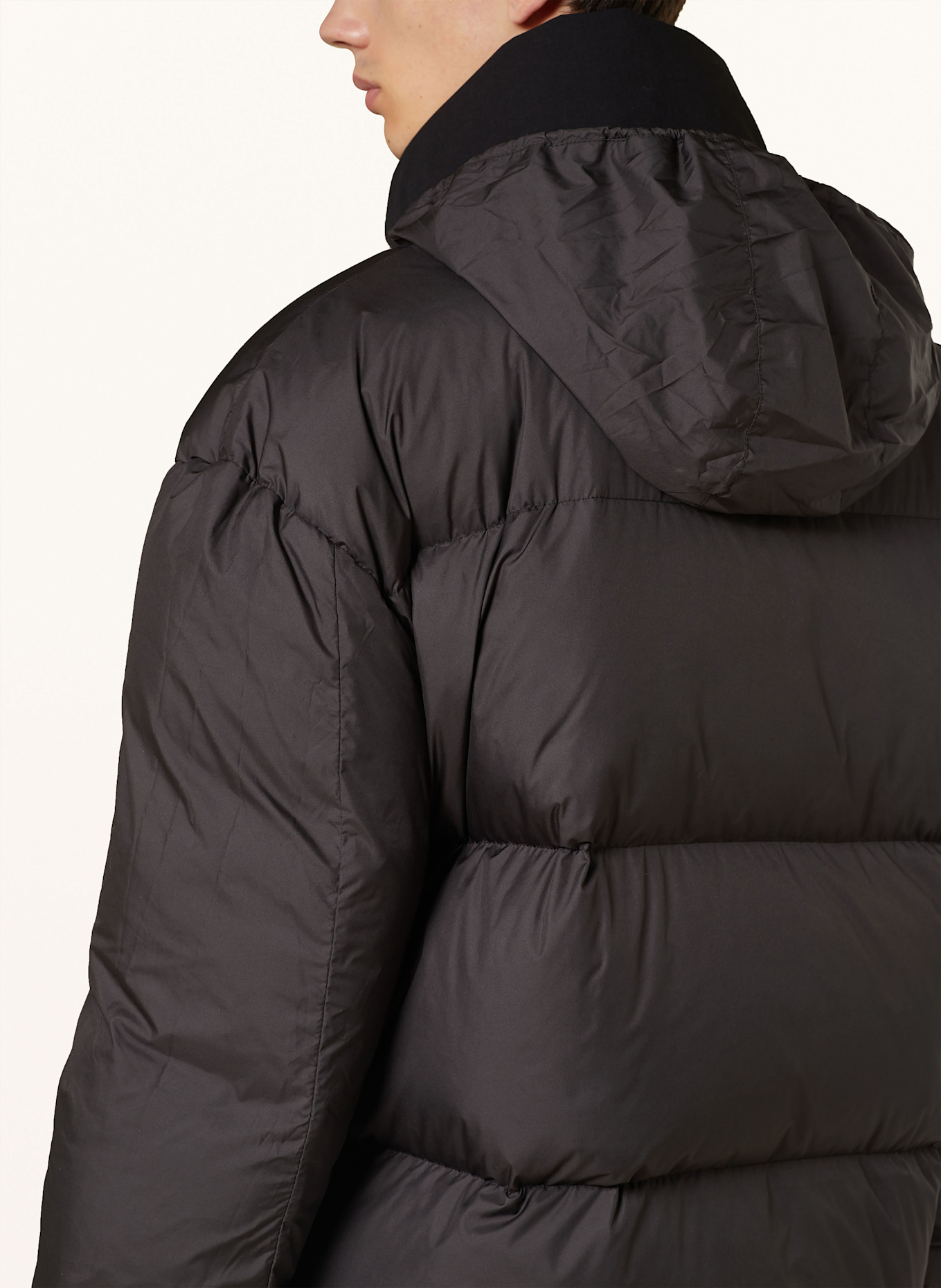 032c Daunenjacke CONCEALED: SCHWARZ