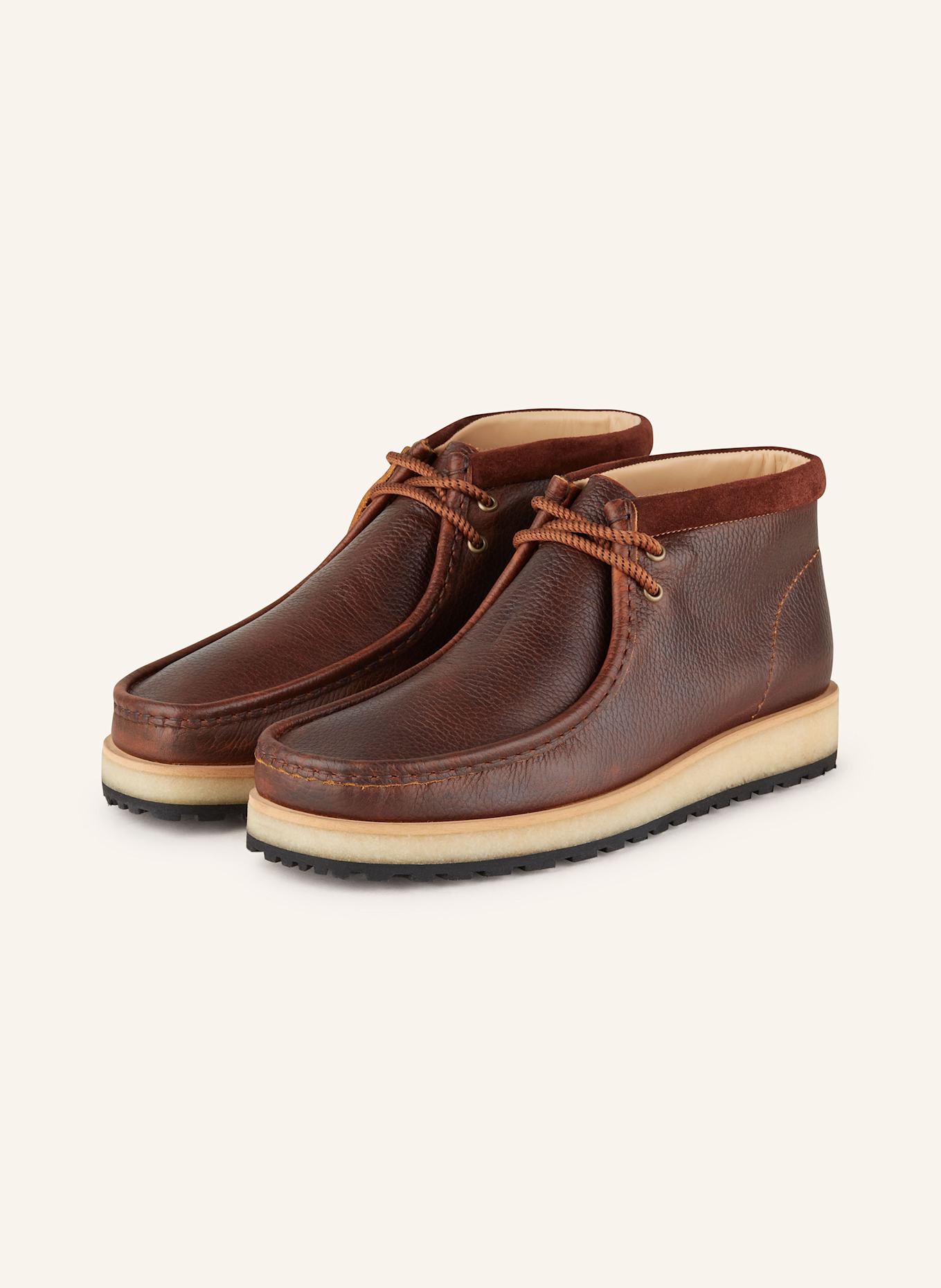 Wallabee chukka top