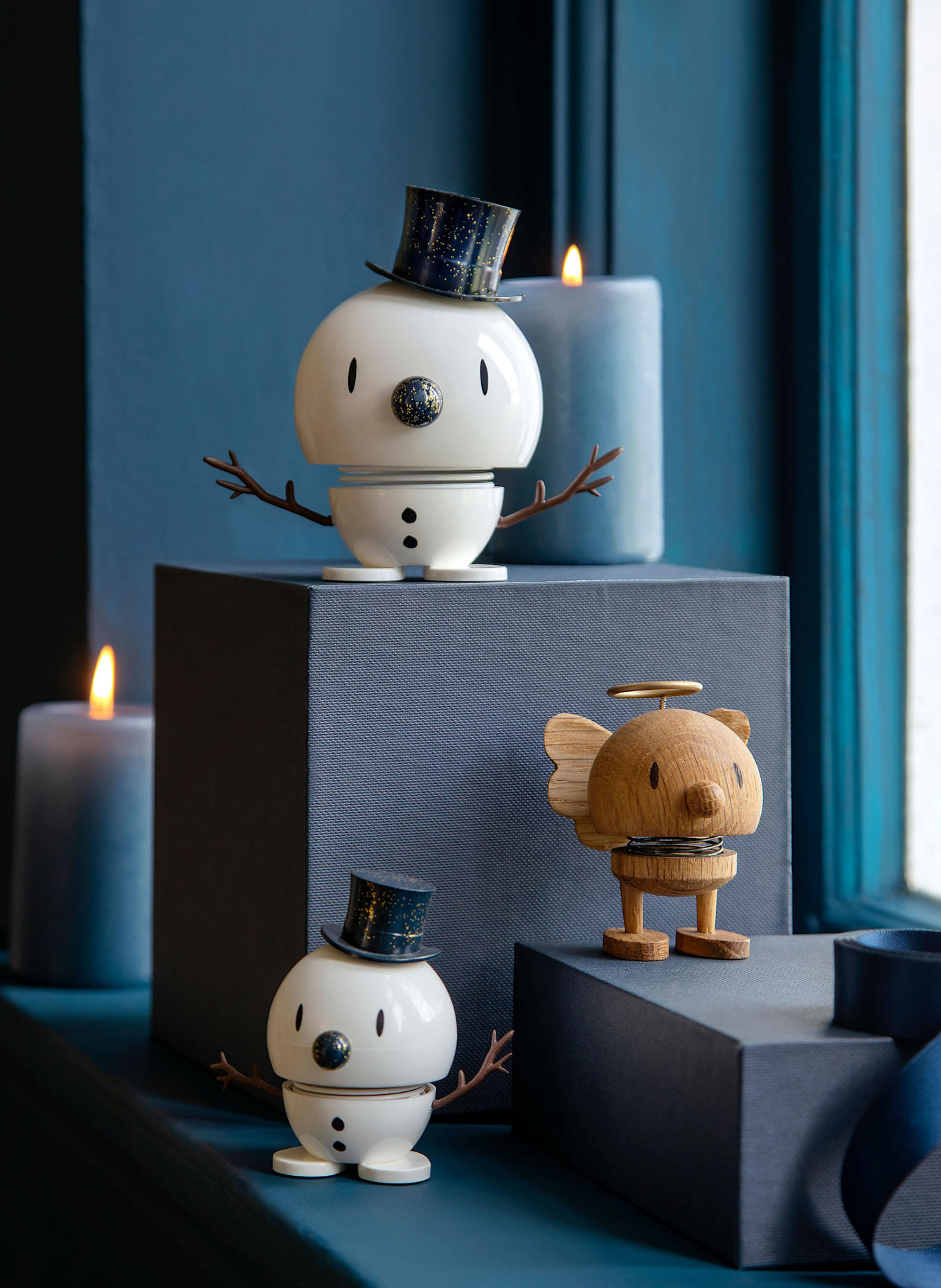 Hoptimist Dekofigur SNOWMAN SMALL: WEISS / DUNKELBLAU / DUNKELBRAUN