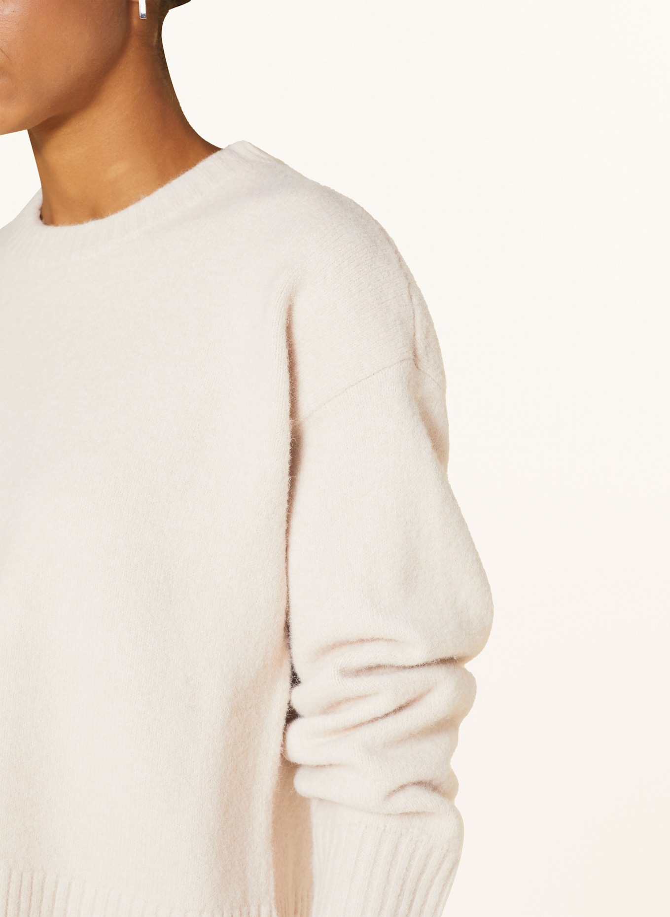 NEO NOIR Pullover: ECRU