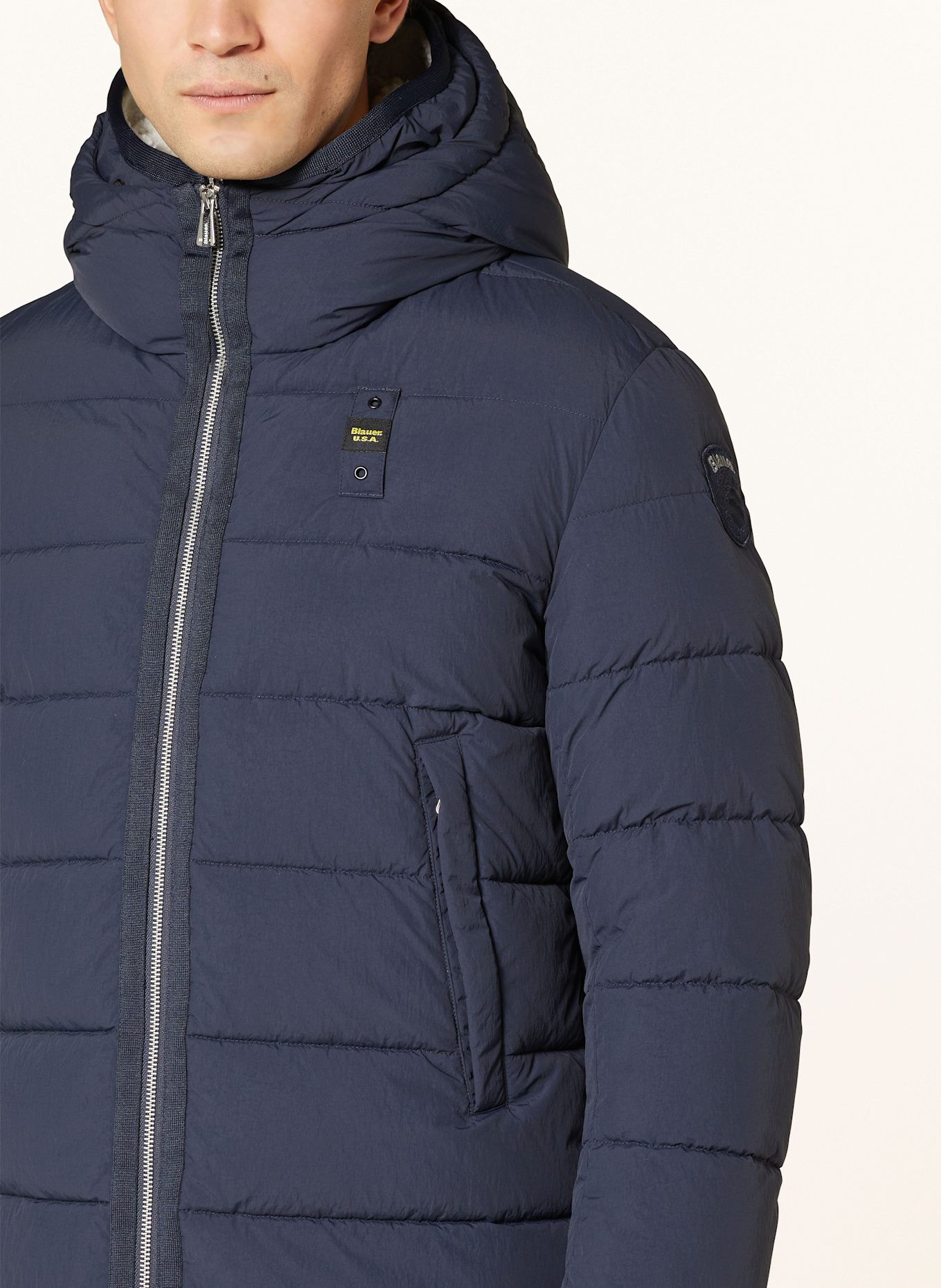Blauer Steppjacke mit herausnehmbarer Blende: DUNKELBLAU