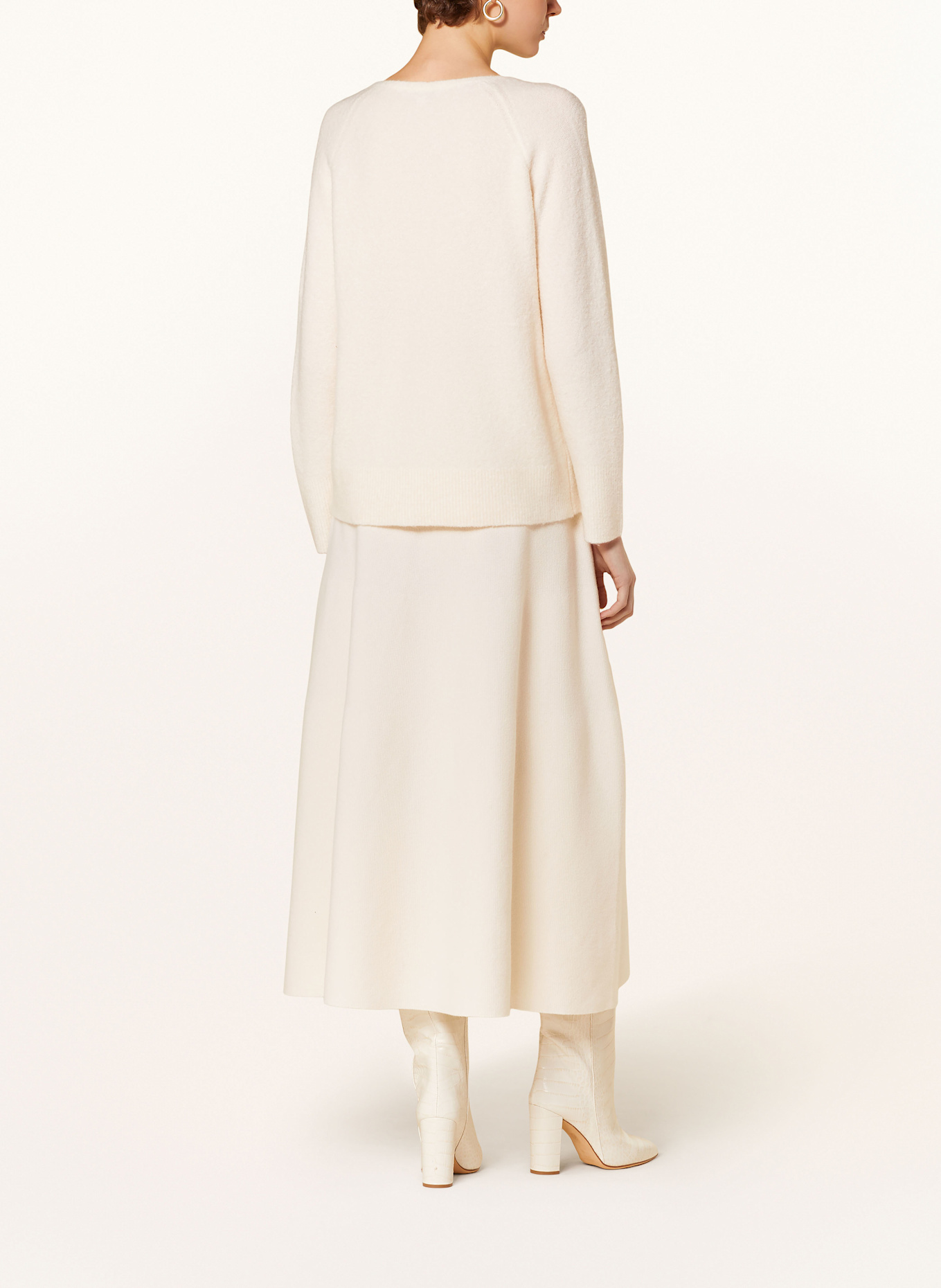 VINCE Boucle sweater in ecru