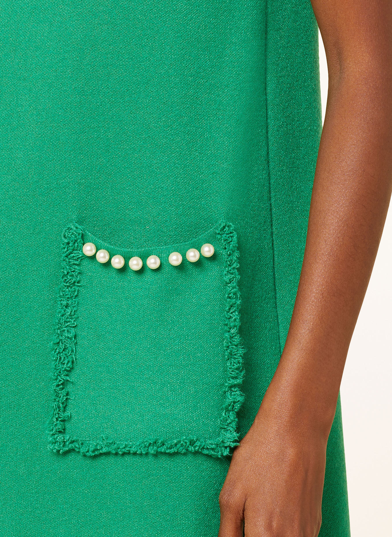 miss goodlife Strickkleid mit Schmucksteinen: GRÜN