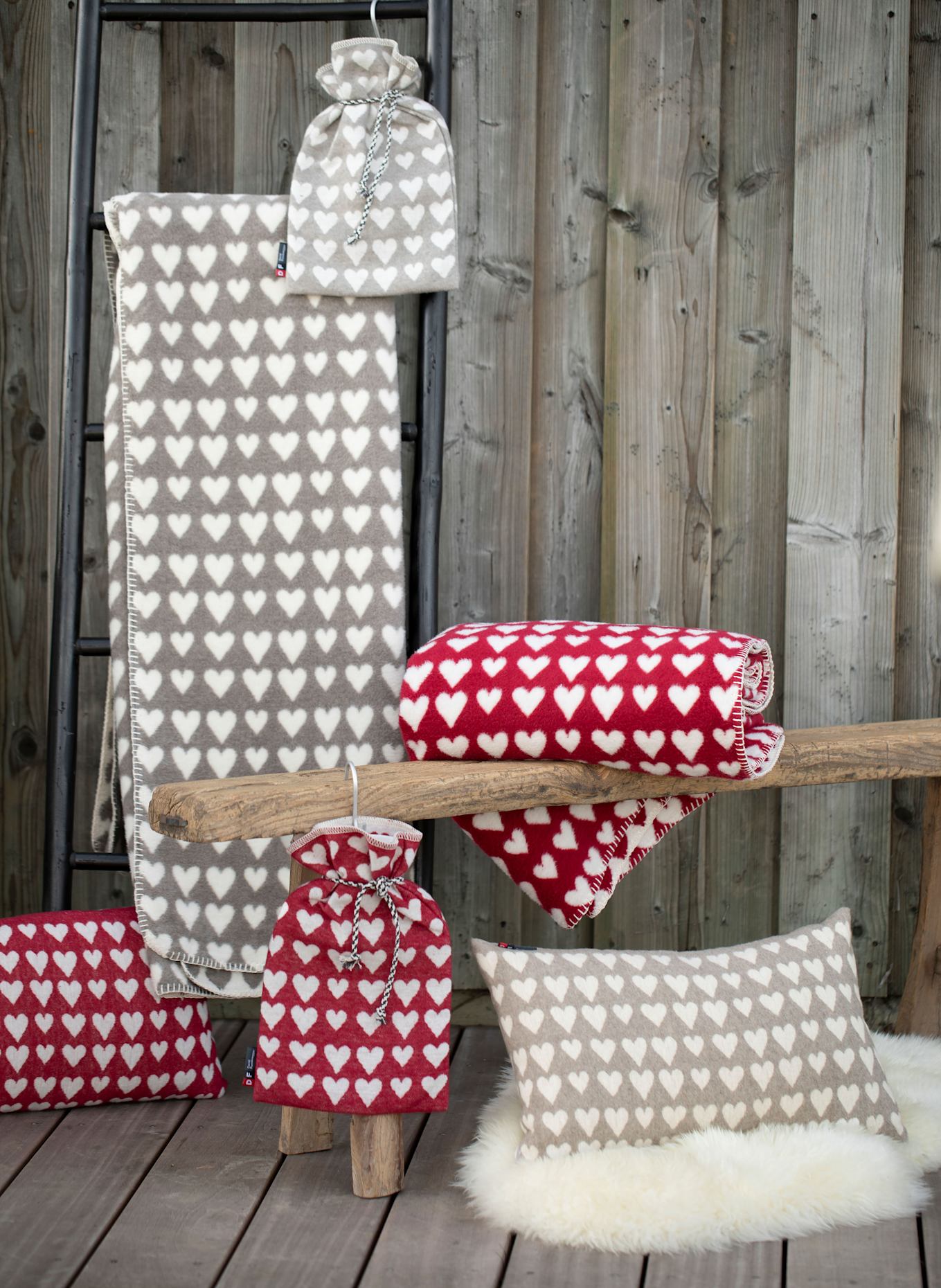 David Fussenegger SILVRETTA hot water bottle: DARK RED / CREAM