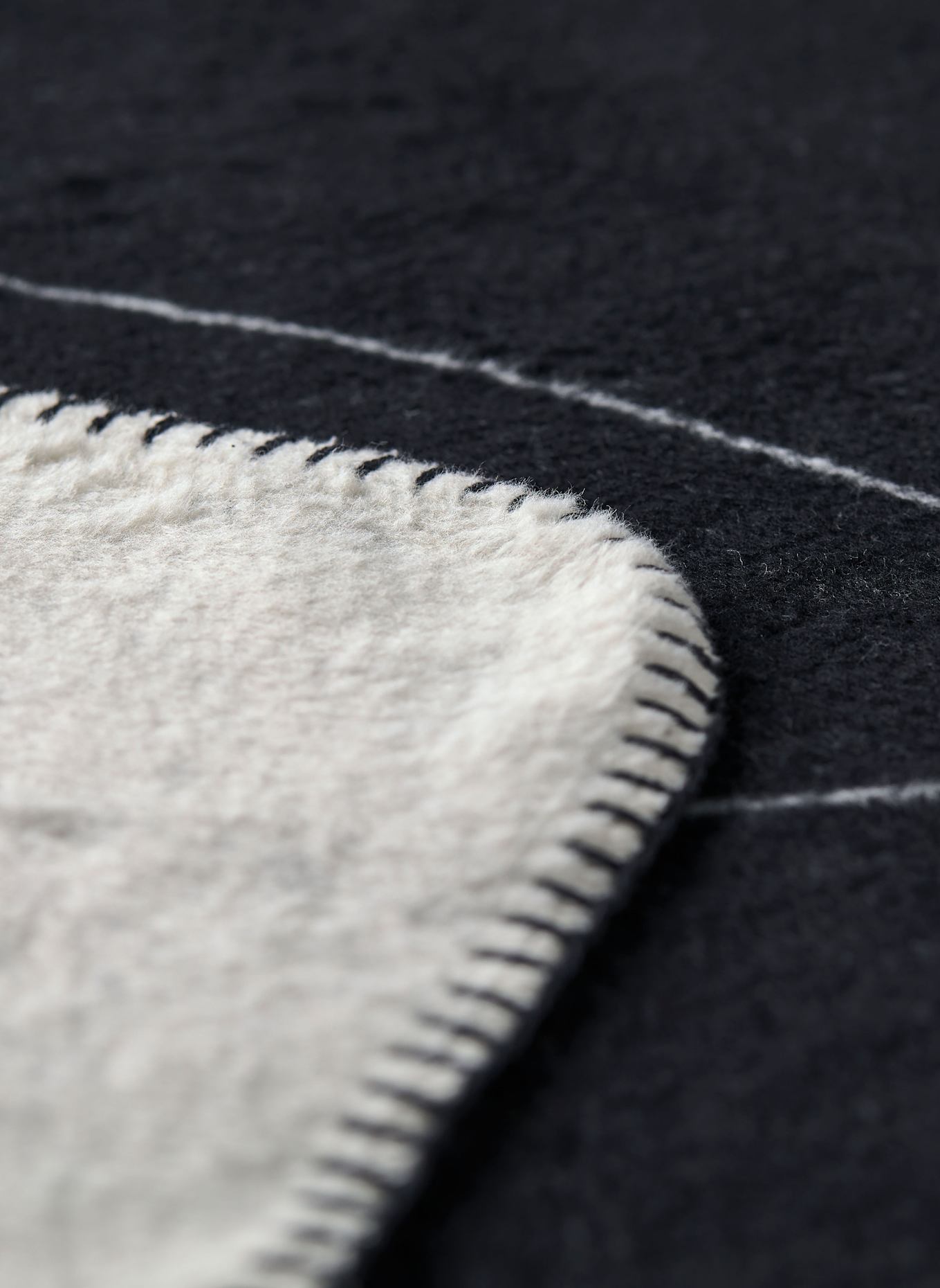 David Fussenegger Plaid SAVONA: BLANC / NOIR