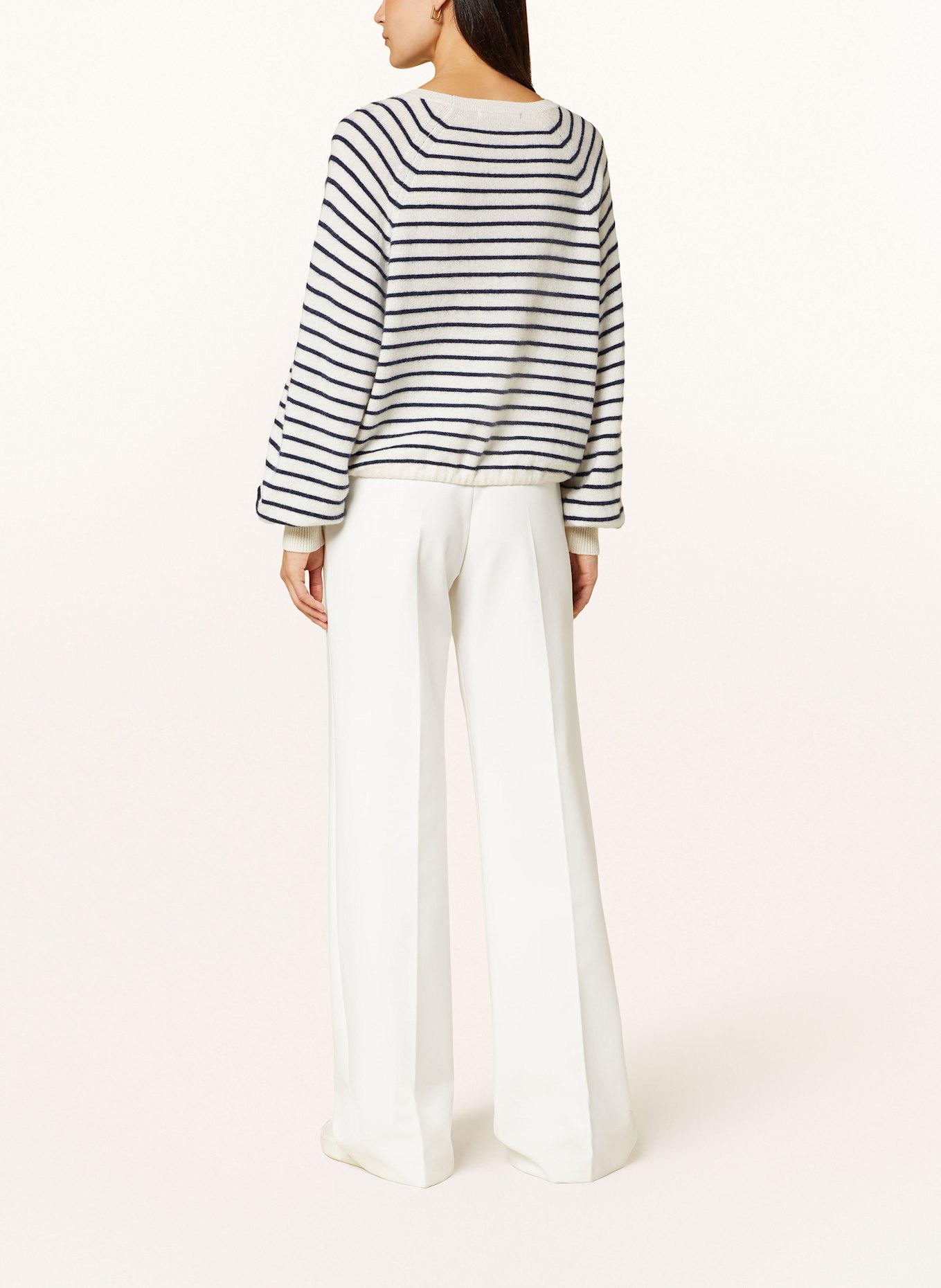 (THE MERCER) N.Y. Kašmírový svetr: REŽNÁ / TMAVĚ MODRÁ