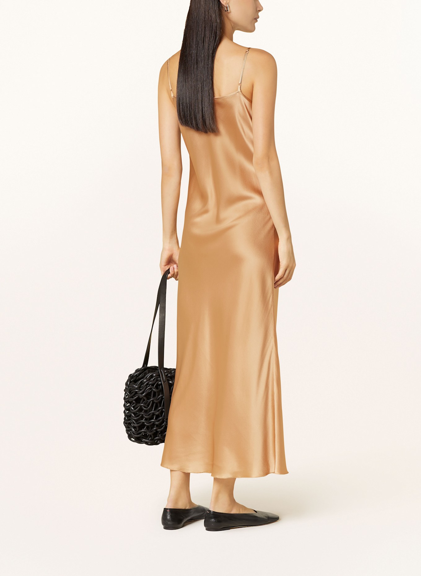 (THE MERCER) N.Y. Satinkleid aus Seide: HELLBRAUN