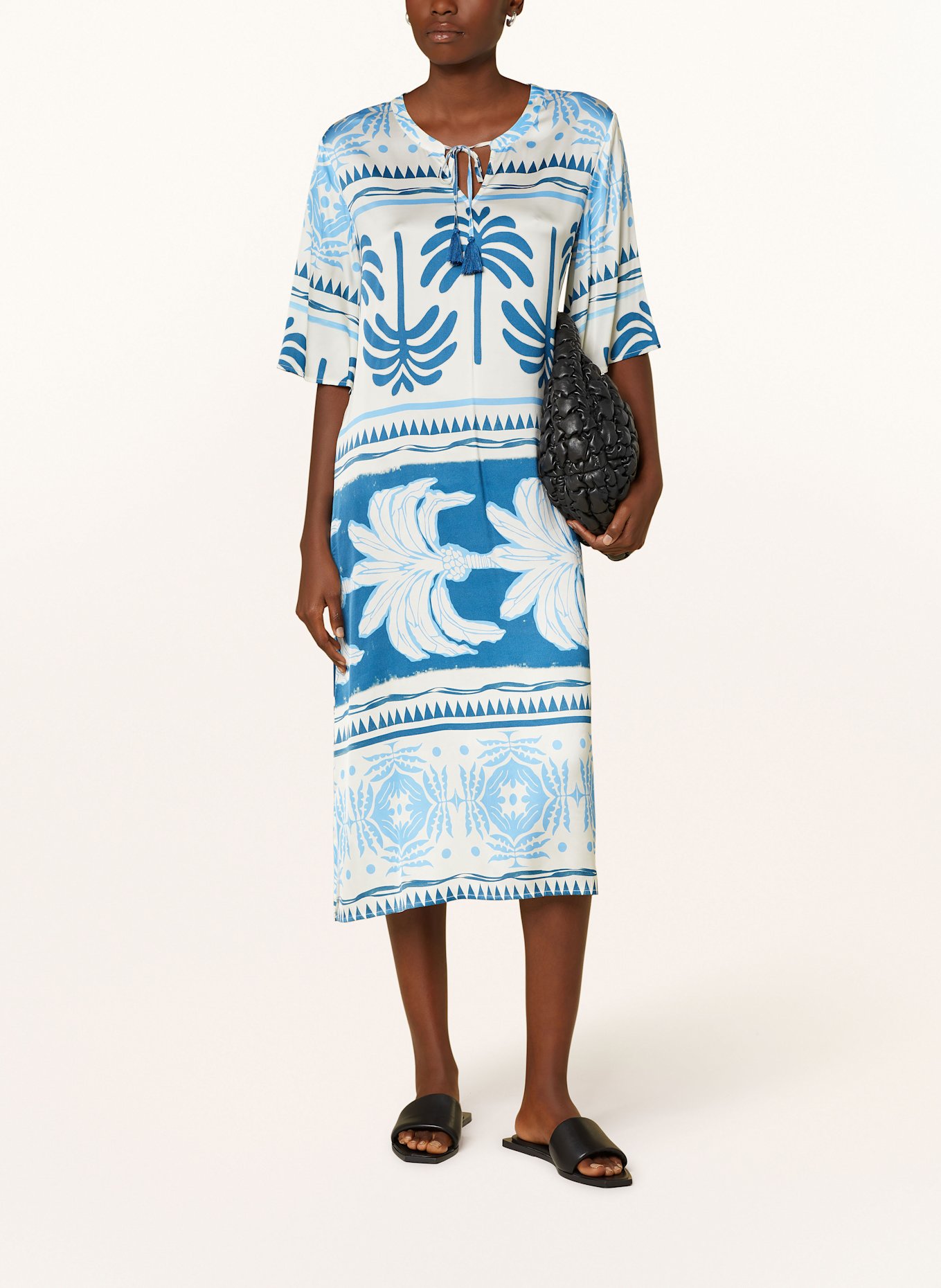 yippie hippie Satinkleid mit 3/4-Arm, Farbe: WEISS/ HELLBLAU/ DUNKELBLAU (Bild 2)