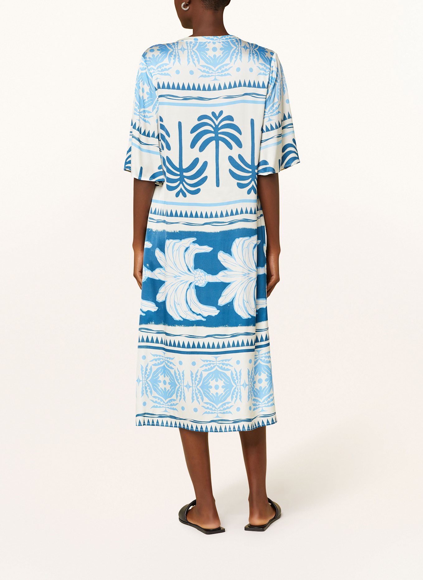 yippie hippie Satinkleid mit 3/4-Arm, Farbe: WEISS/ HELLBLAU/ DUNKELBLAU (Bild 3)