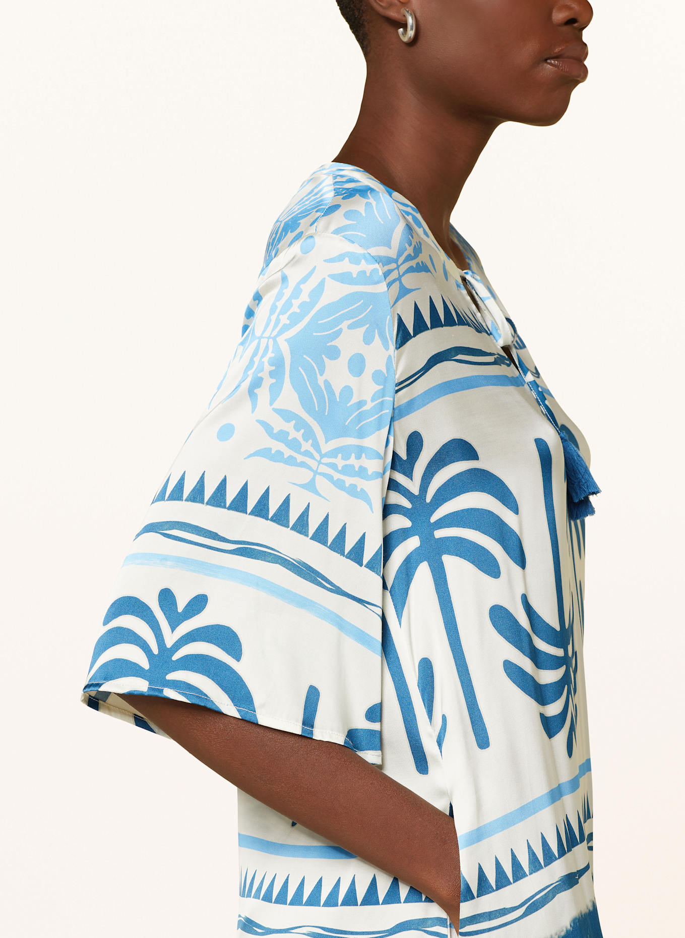 yippie hippie Satinkleid mit 3/4-Arm, Farbe: WEISS/ HELLBLAU/ DUNKELBLAU (Bild 4)