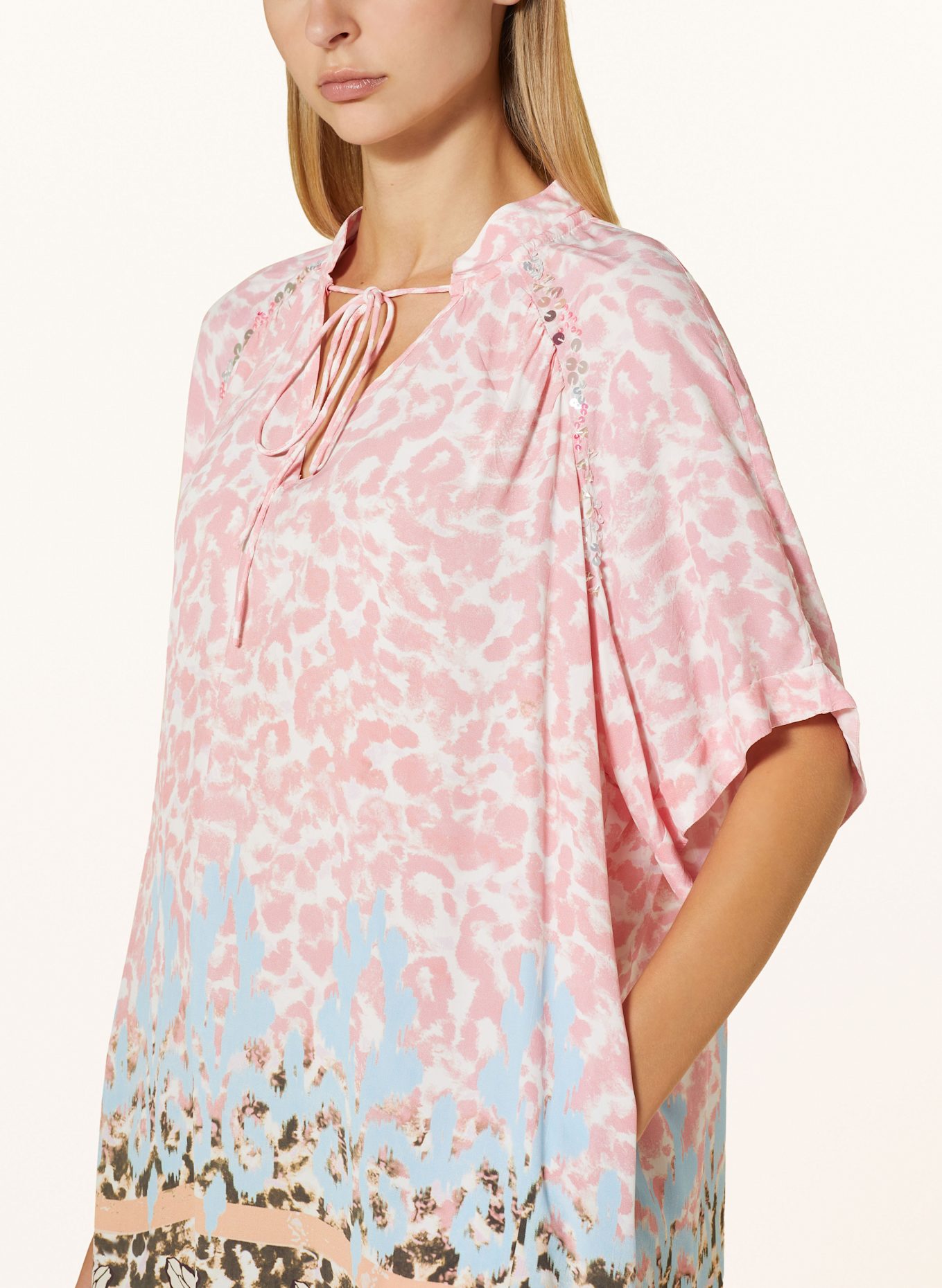 yippie hippie Kleid mit Pailletten: ROSA/ WEISS/ HELLBLAU