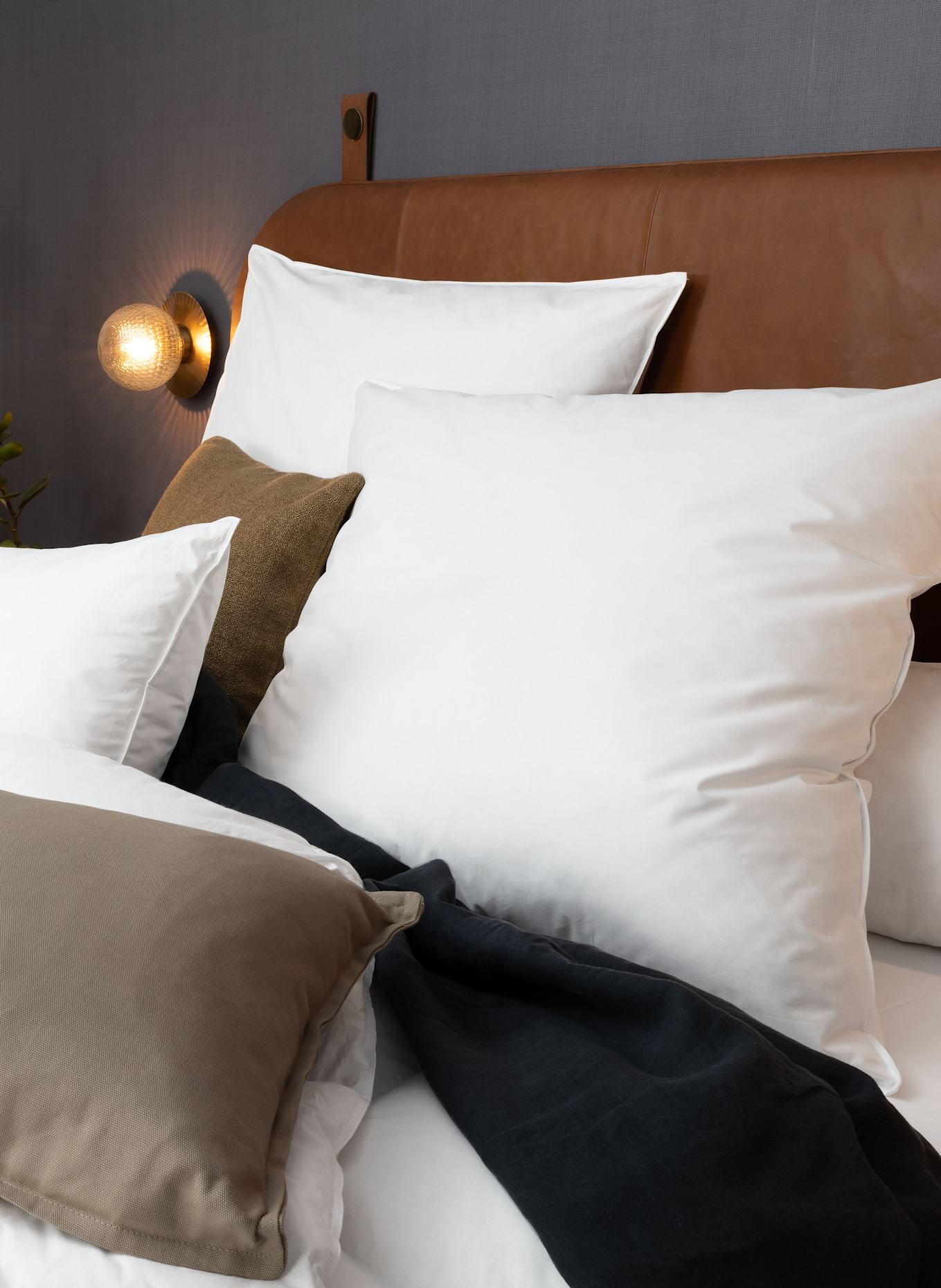 CENTA-STAR Daunenkissen LUXURY MEDIUM, Farbe: CREME (Bild 2)