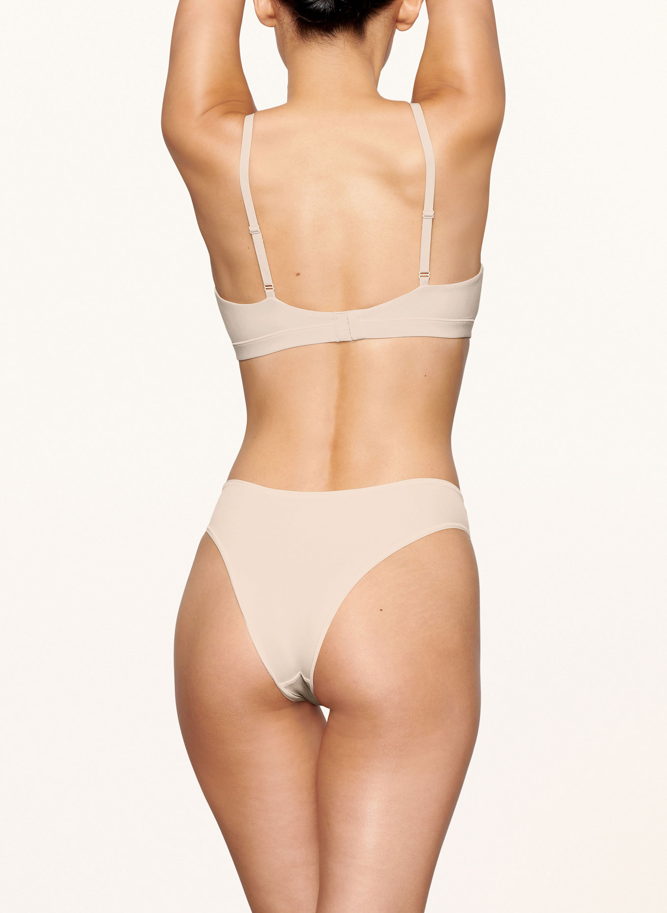 SKIMS Triangle bra FITS EVERYBODY: SAND