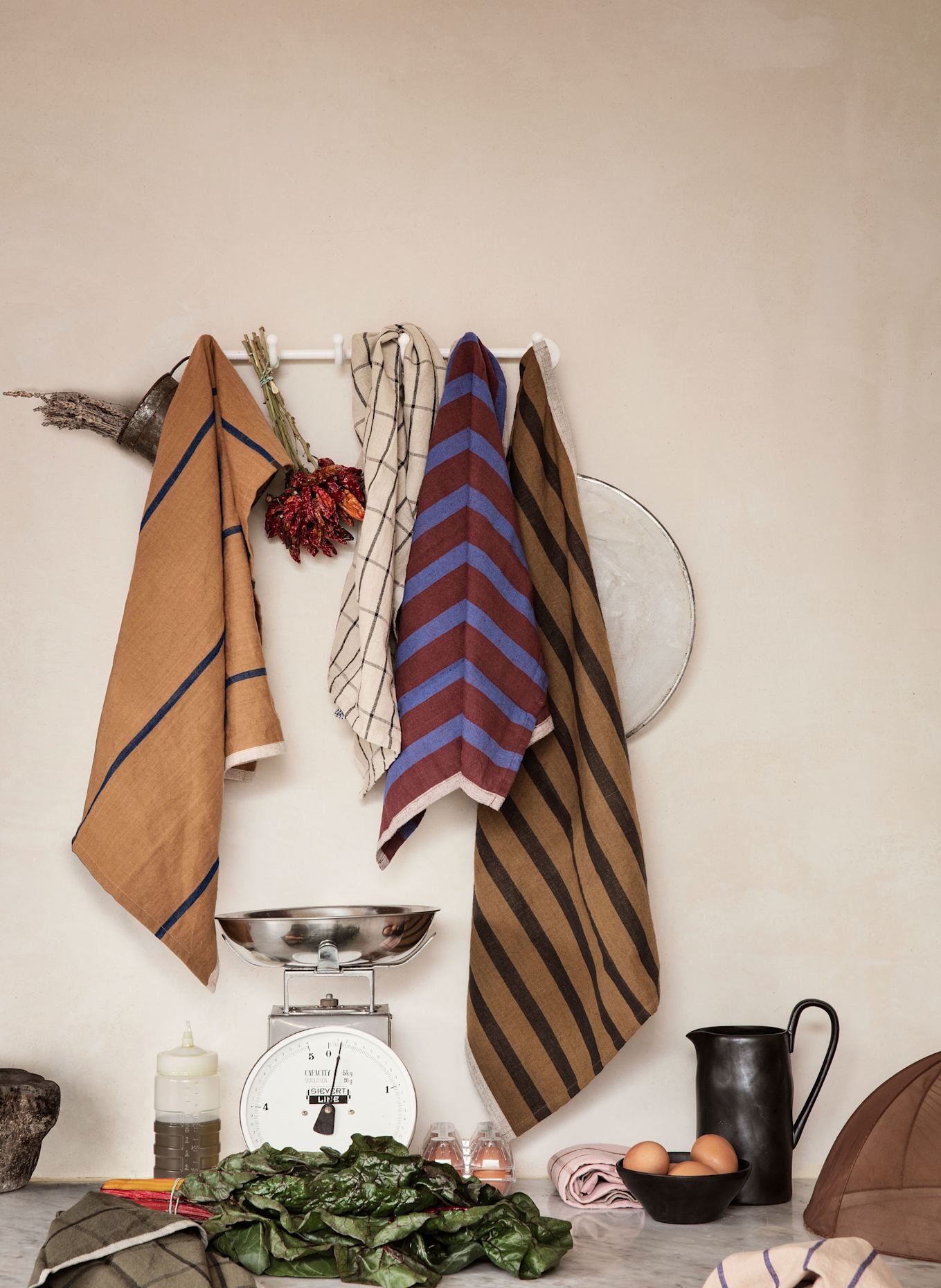 Ferm LIVING Geschirrtuch HALE mit Leinen: BEIGE / SCHWARZ