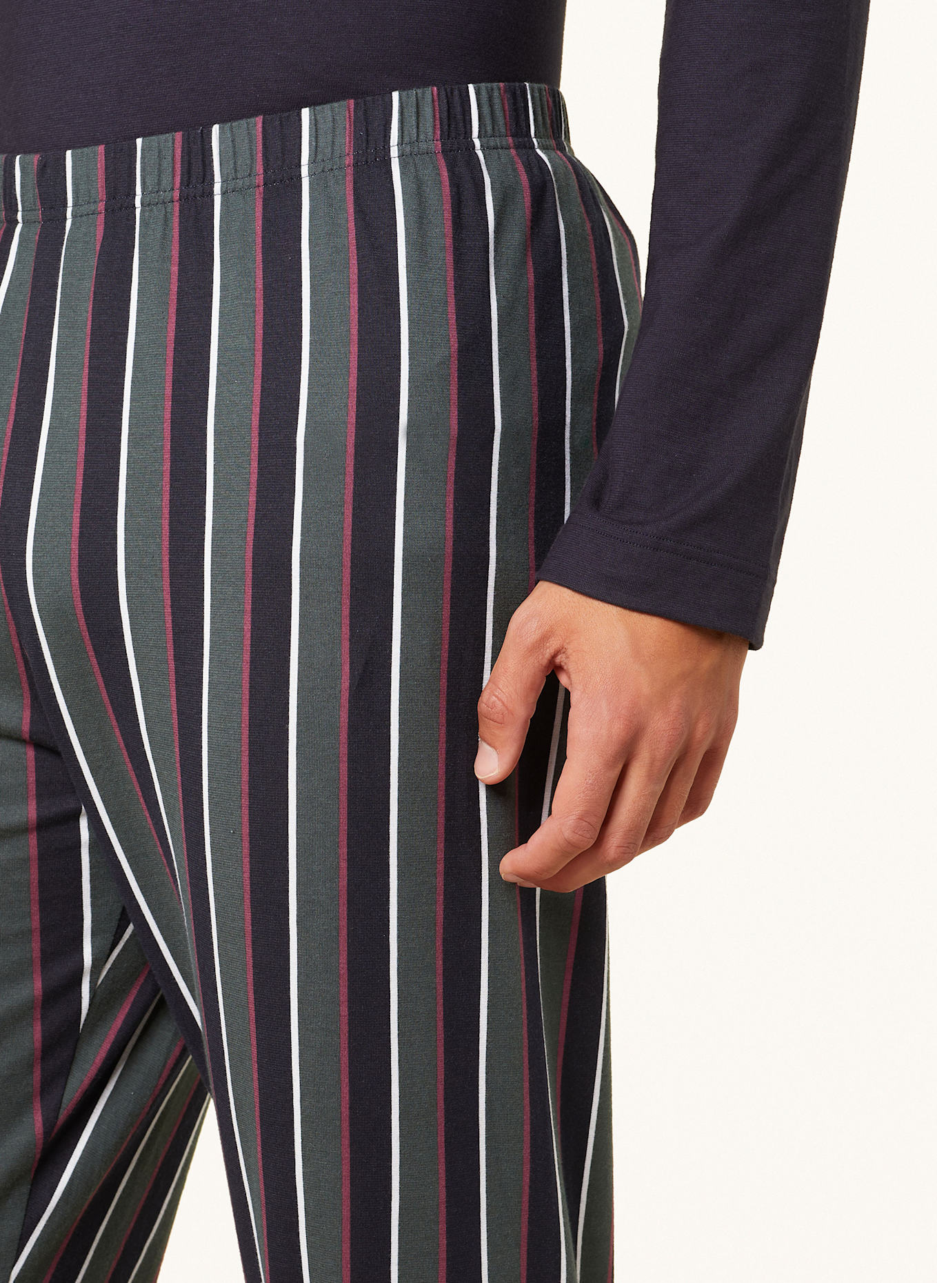 mey Pyžamo série DARK STRIPE: TMAVĚ MODRÁ / TMAVĚ ZELENÁ / TMAVĚ ČERVENÁ