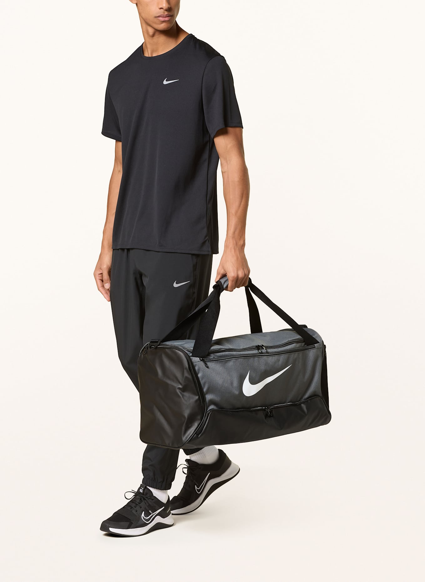 Nike Sporttasche NIKE BRASILIA 9.5: GRAU / SCHWARZ