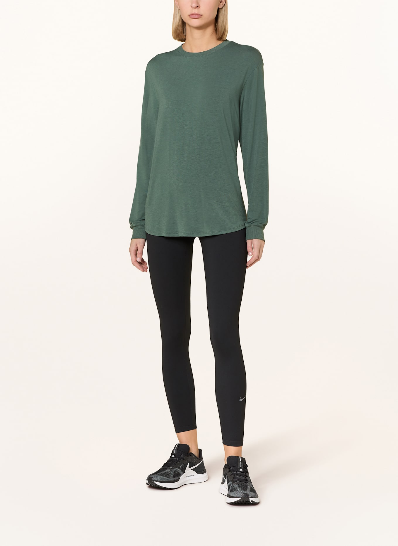 Nike Longsleeve ONE RELAXED: GRÜN