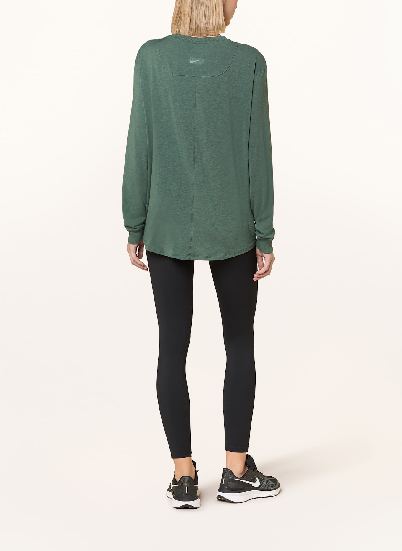 Nike Longsleeve ONE RELAXED: GRÜN