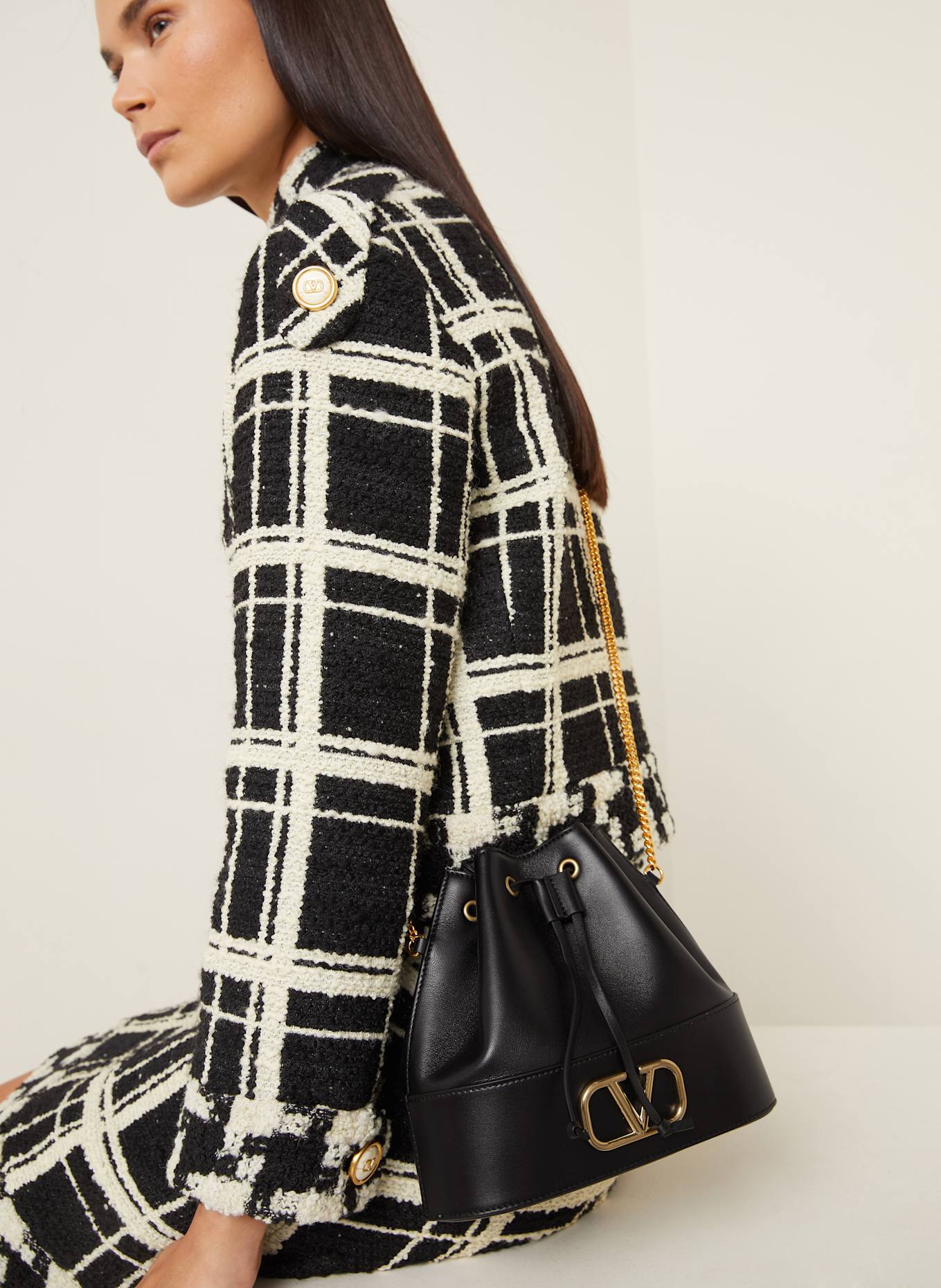 VALENTINO GARAVANI Pouch bag VLOGO SIGNATURE: BLACK