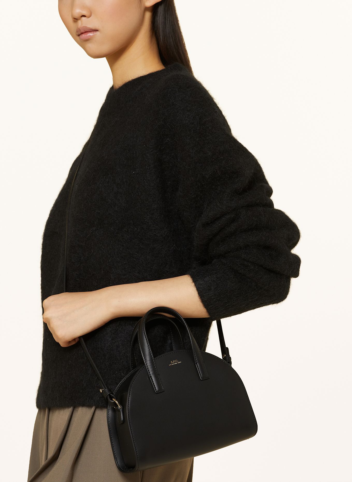 A.P.C. Umhängetasche DEMI-LUNE SMALL: SCHWARZ