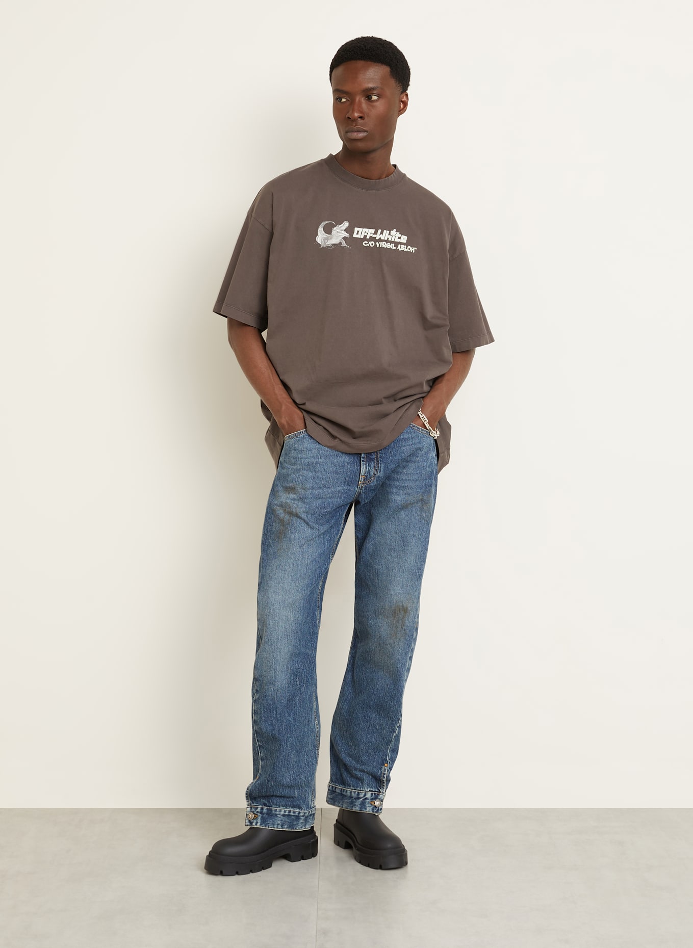 Off-White Tričko WHT: ČERNOŠEDÁ