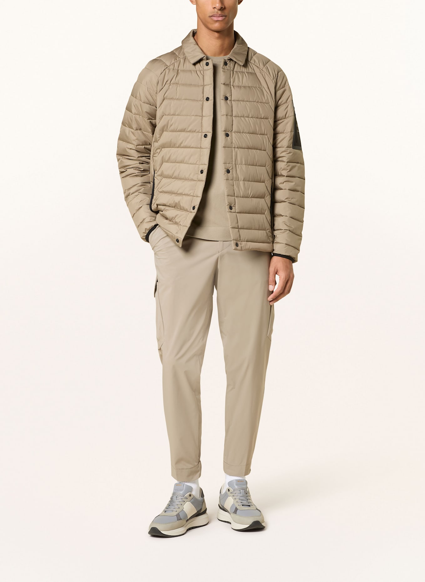 BOSS Cargo kalhoty v joggingovém stylu URBANEX Tapered Fit: KHAKI / ČERNOŠEDÁ