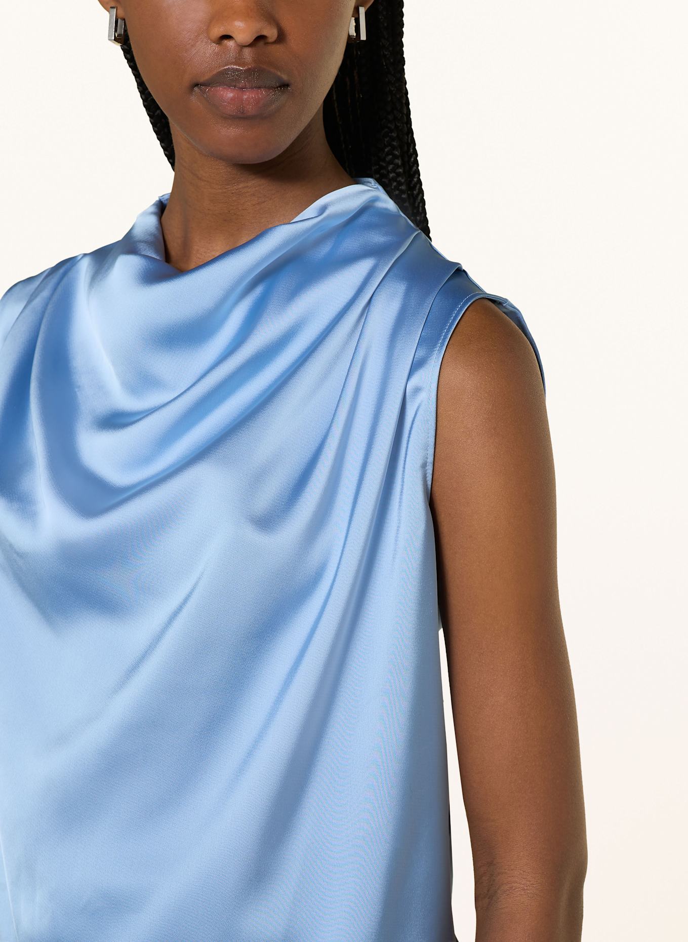 HUGO Blusentop CASMINI aus Satin: HELLBLAU