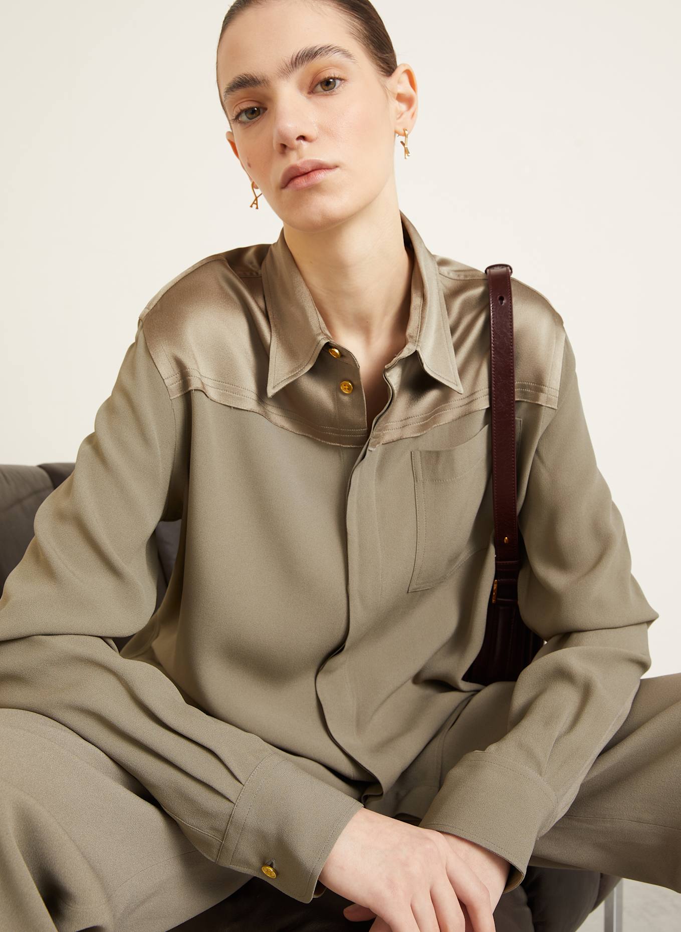 AMI PARIS Koszula: CIEMNOBRĄZOWY