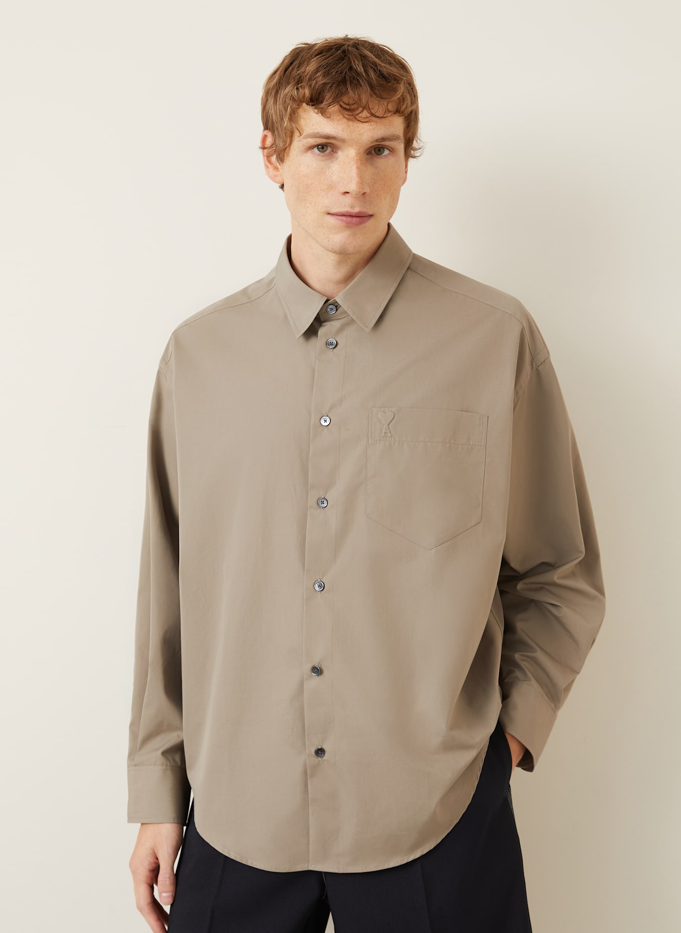 AMI PARIS Hemd Comfort Fit: TAUPE