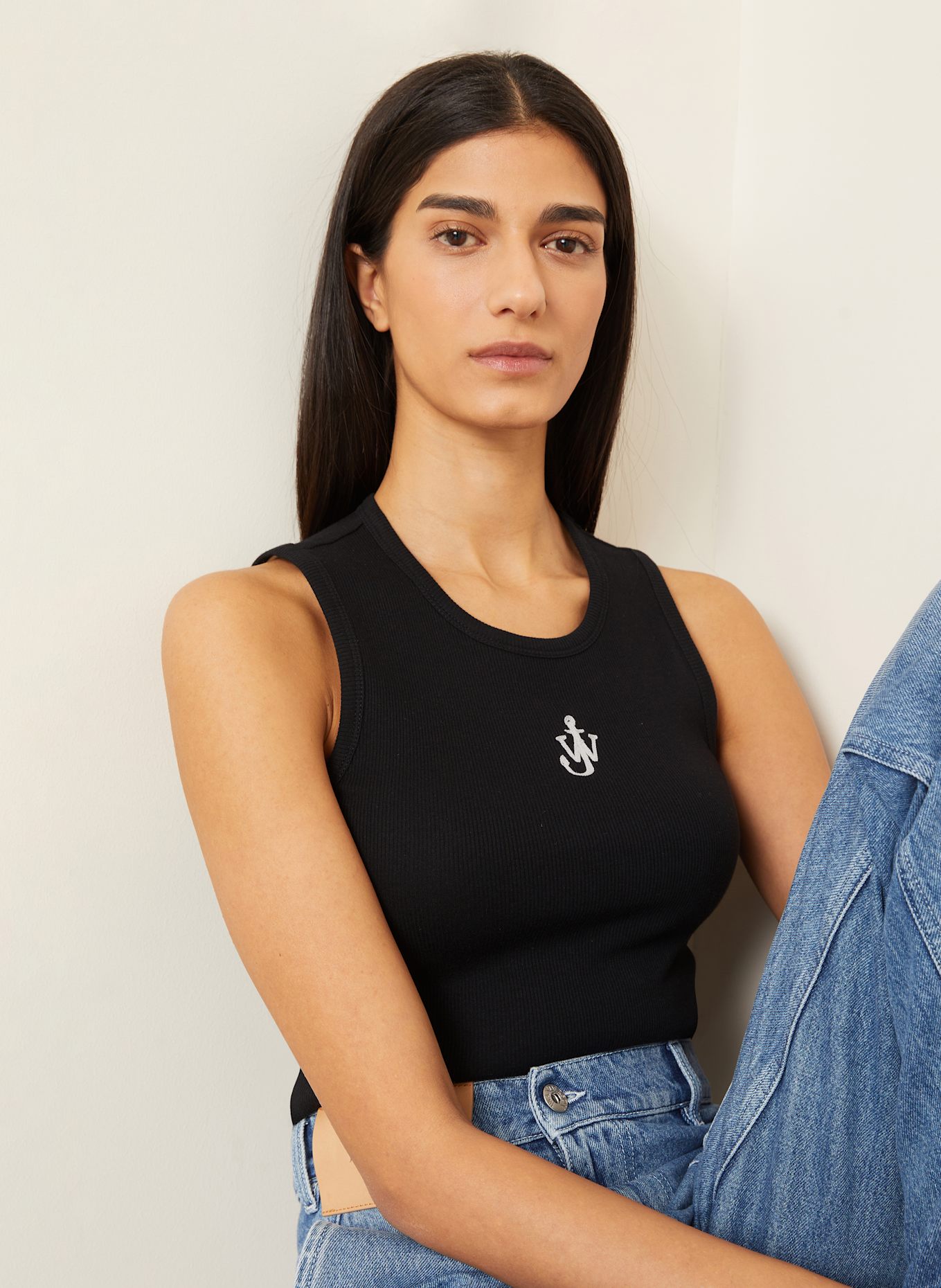 JW ANDERSON Top: SCHWARZ