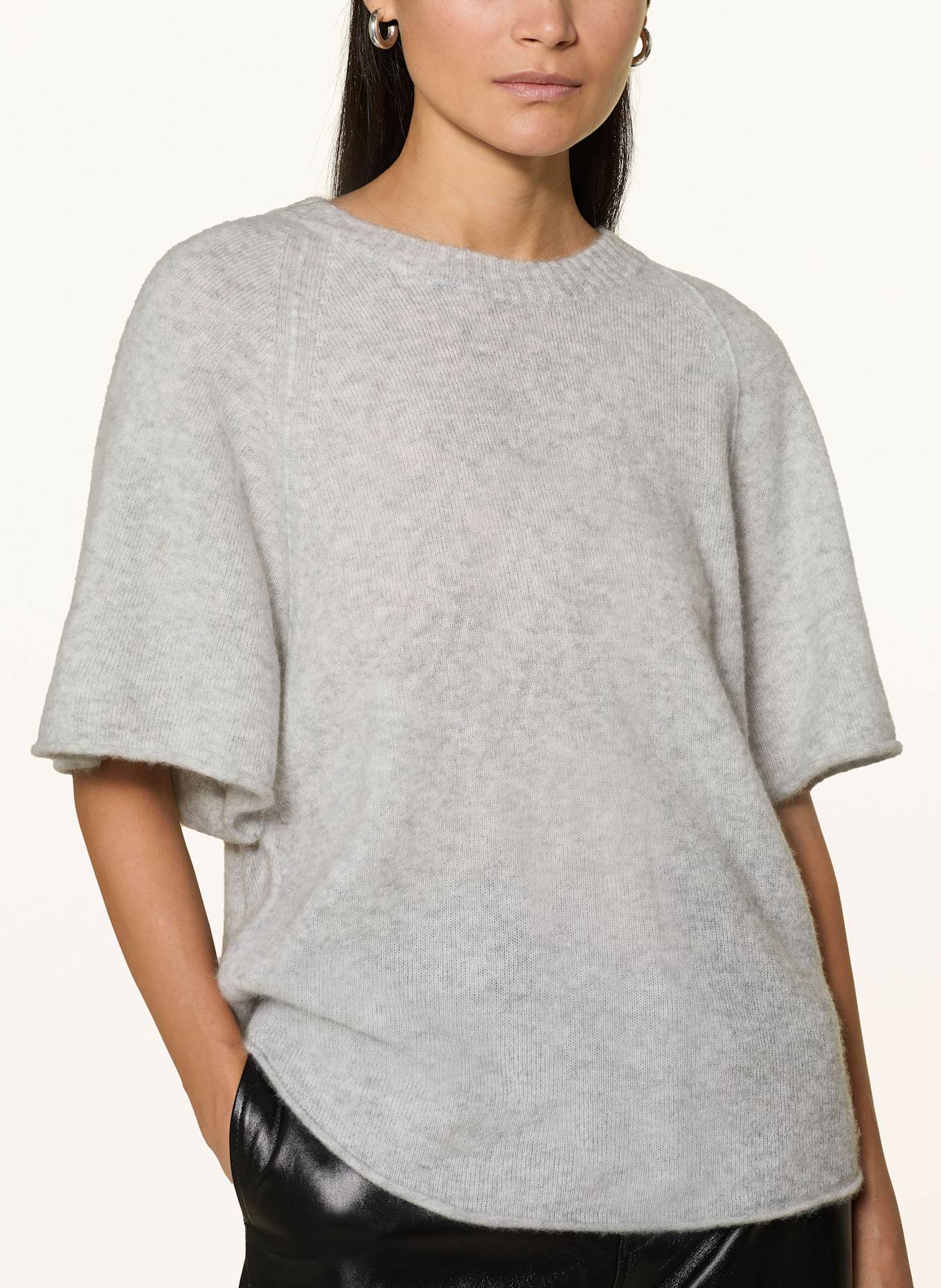 HERZEN'S ANGELEGENHEIT Dzianinowa koszulka z kaszmiru: JASNOCZARY