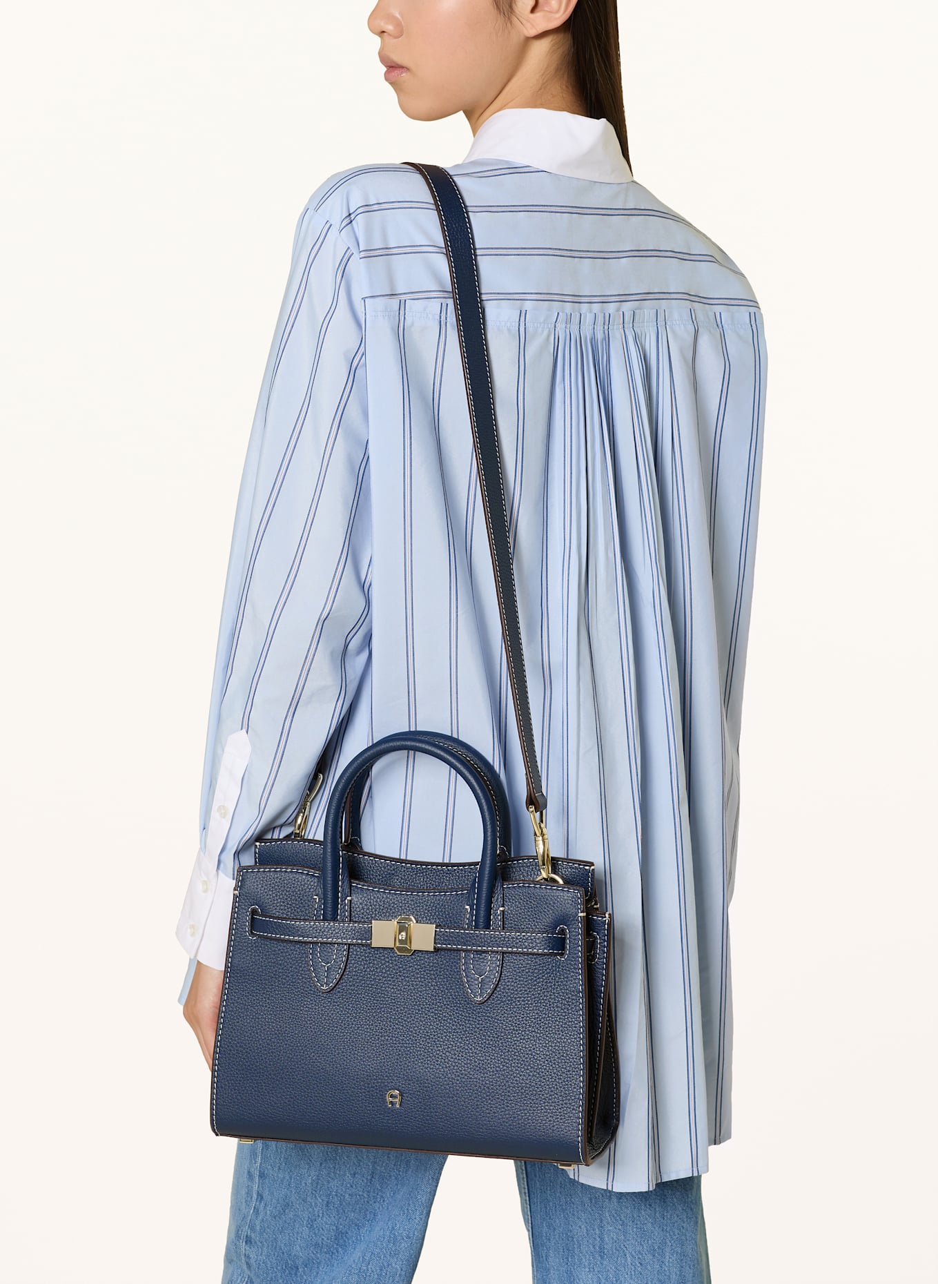 AIGNER Handtasche FARAH MEDIUM: DUNKELBLAU