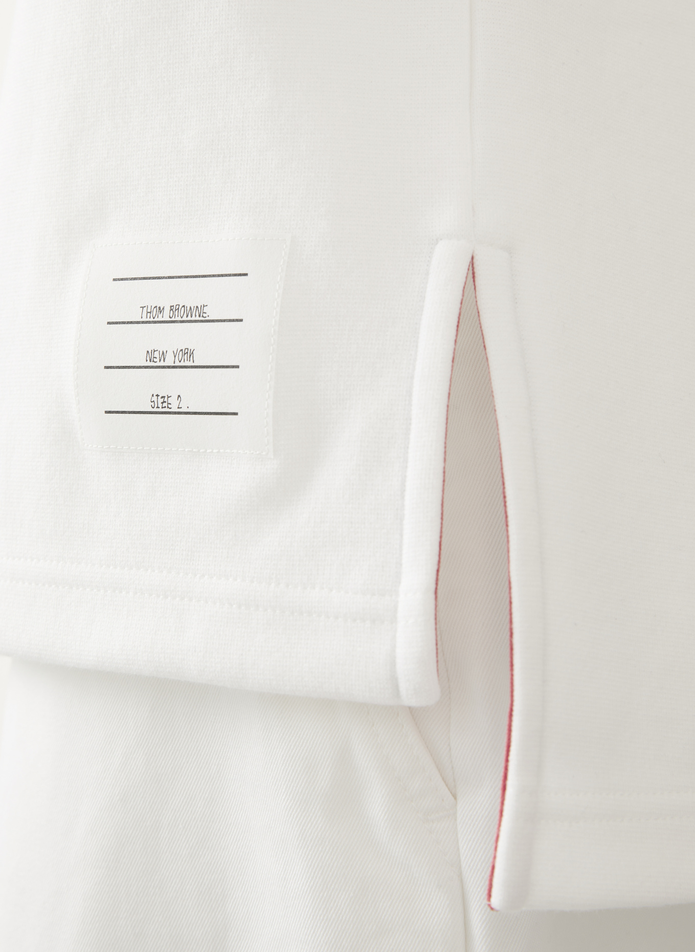 THOM BROWNE. T-Shirt: WEISS