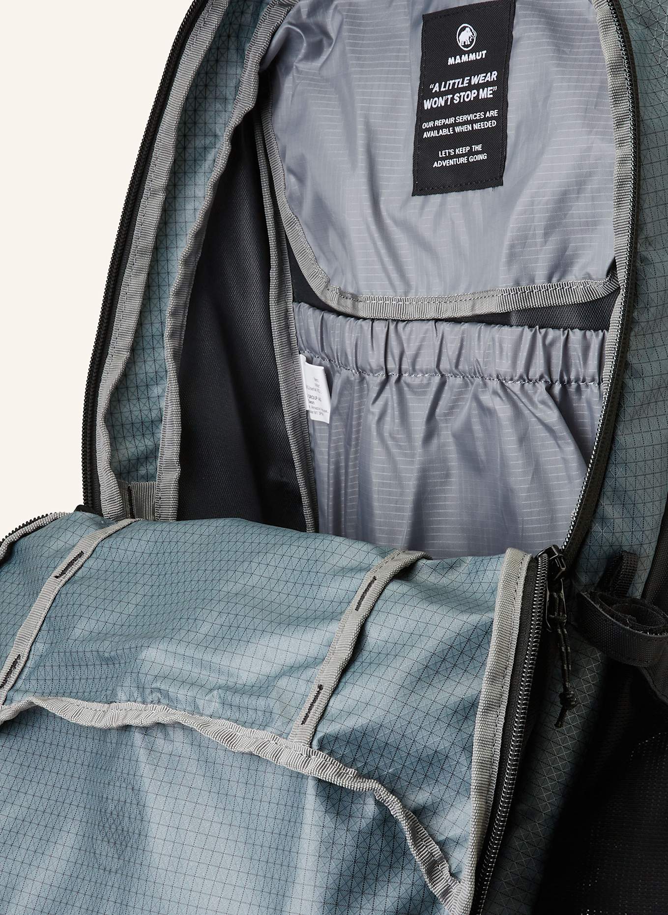 MAMMUT Batoh DUCAN 22 22 l: ŠEDÁ/ ČERNÁ