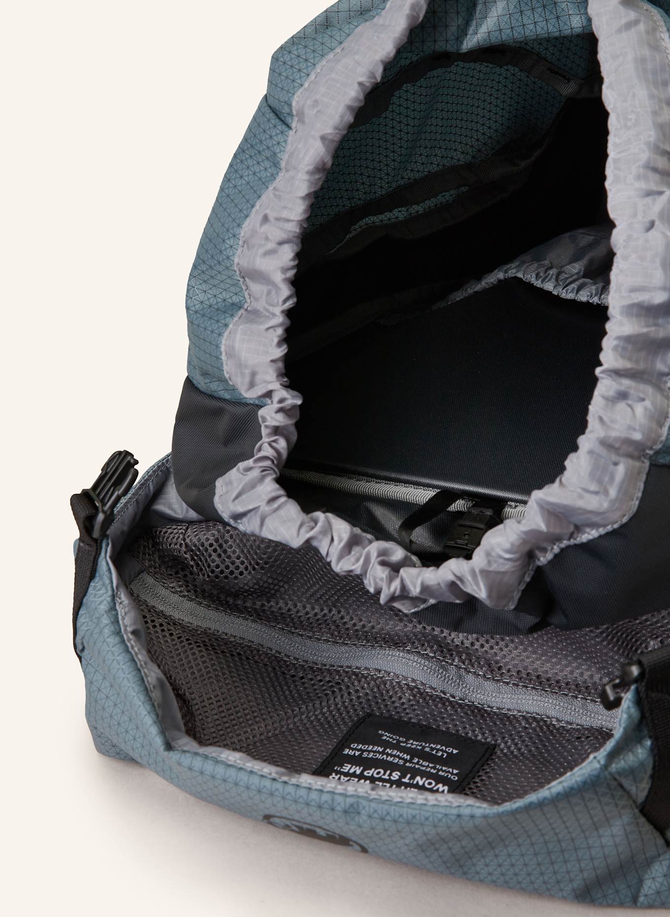 MAMMUT Batoh DUCAN 26 26 l: PETROLEJOVÁ/ ČERNÁ