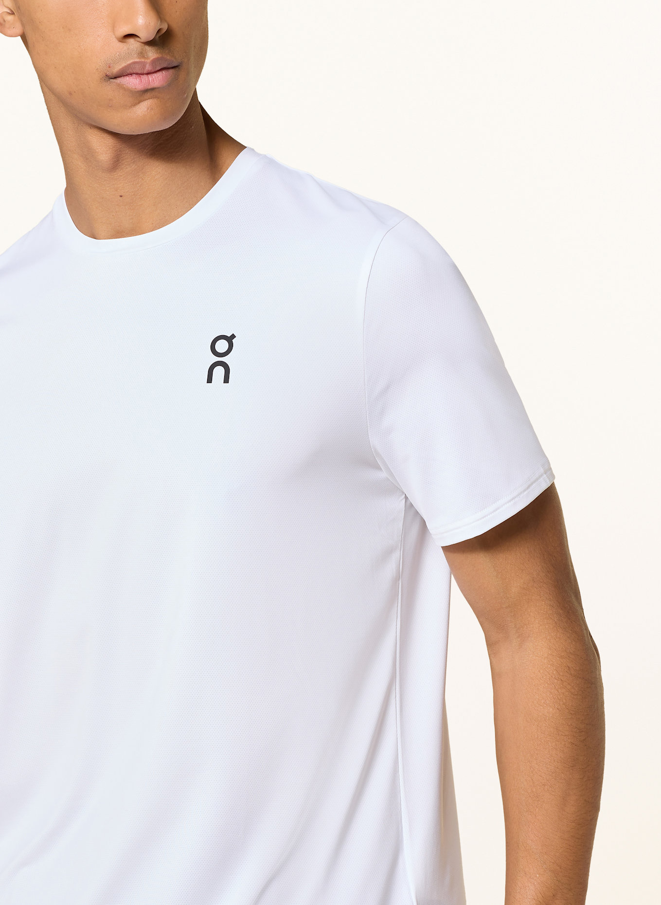 On T-Shirt COURT-T: WEISS