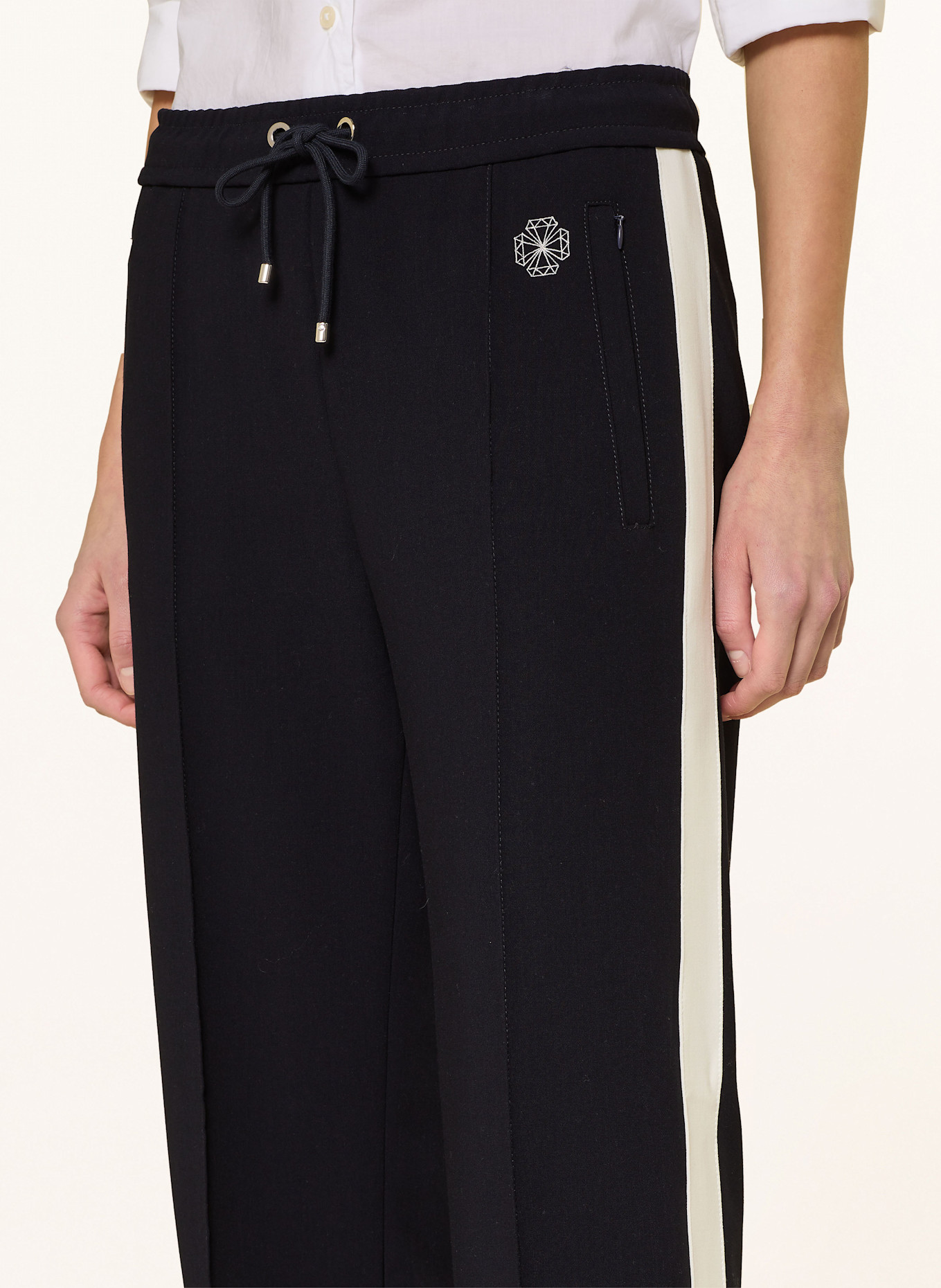 MAC Marlenehose CHIARA mit Galonstreifen: DUNKELBLAU / WEISS