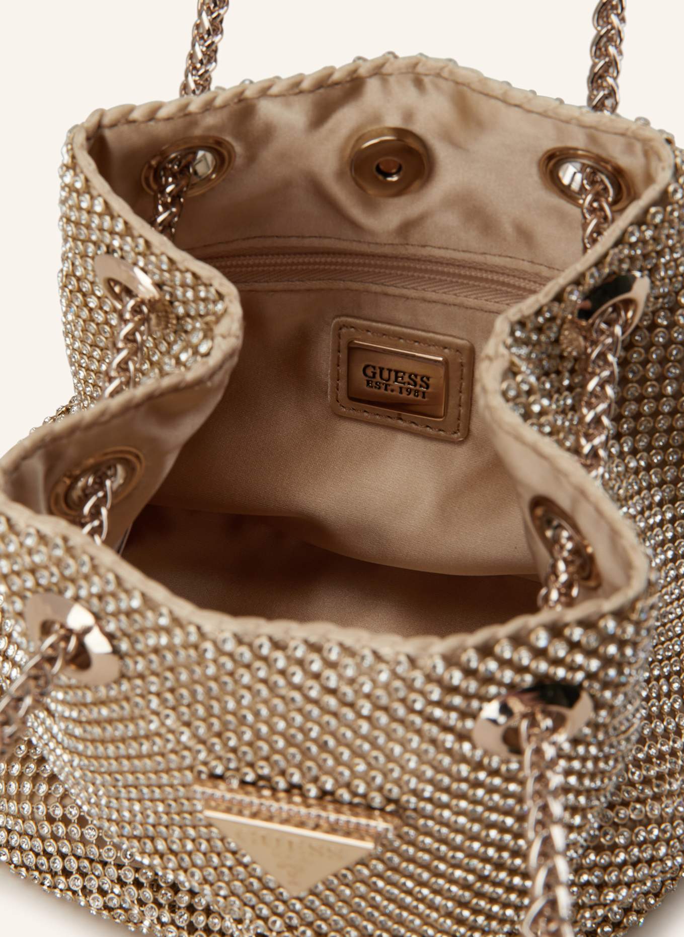 GUESS Beuteltasche ZALINA mit Schmucksteinen: GOLD