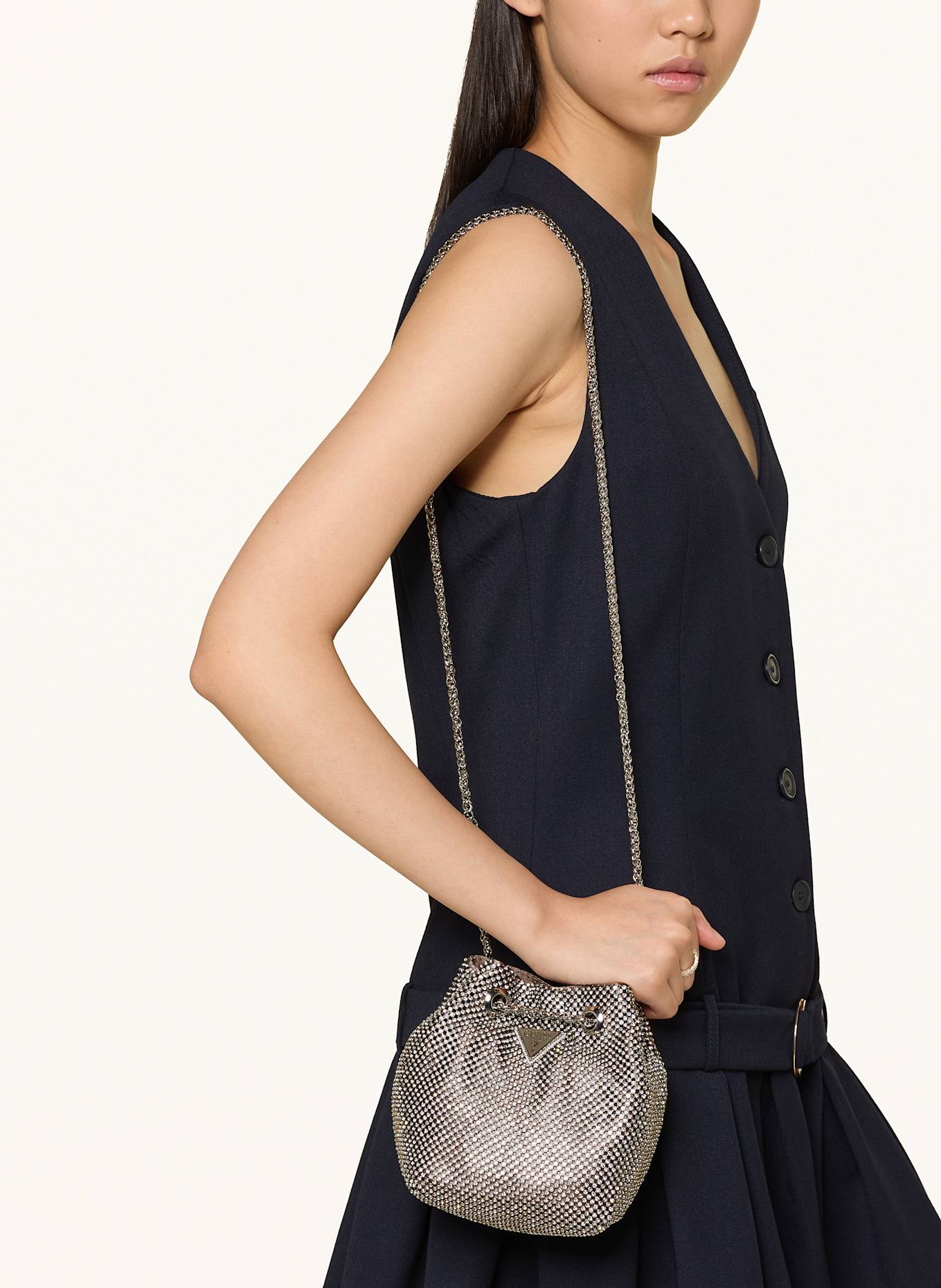 GUESS Handtasche ZALINA mit Schmucksteinen: SILBER