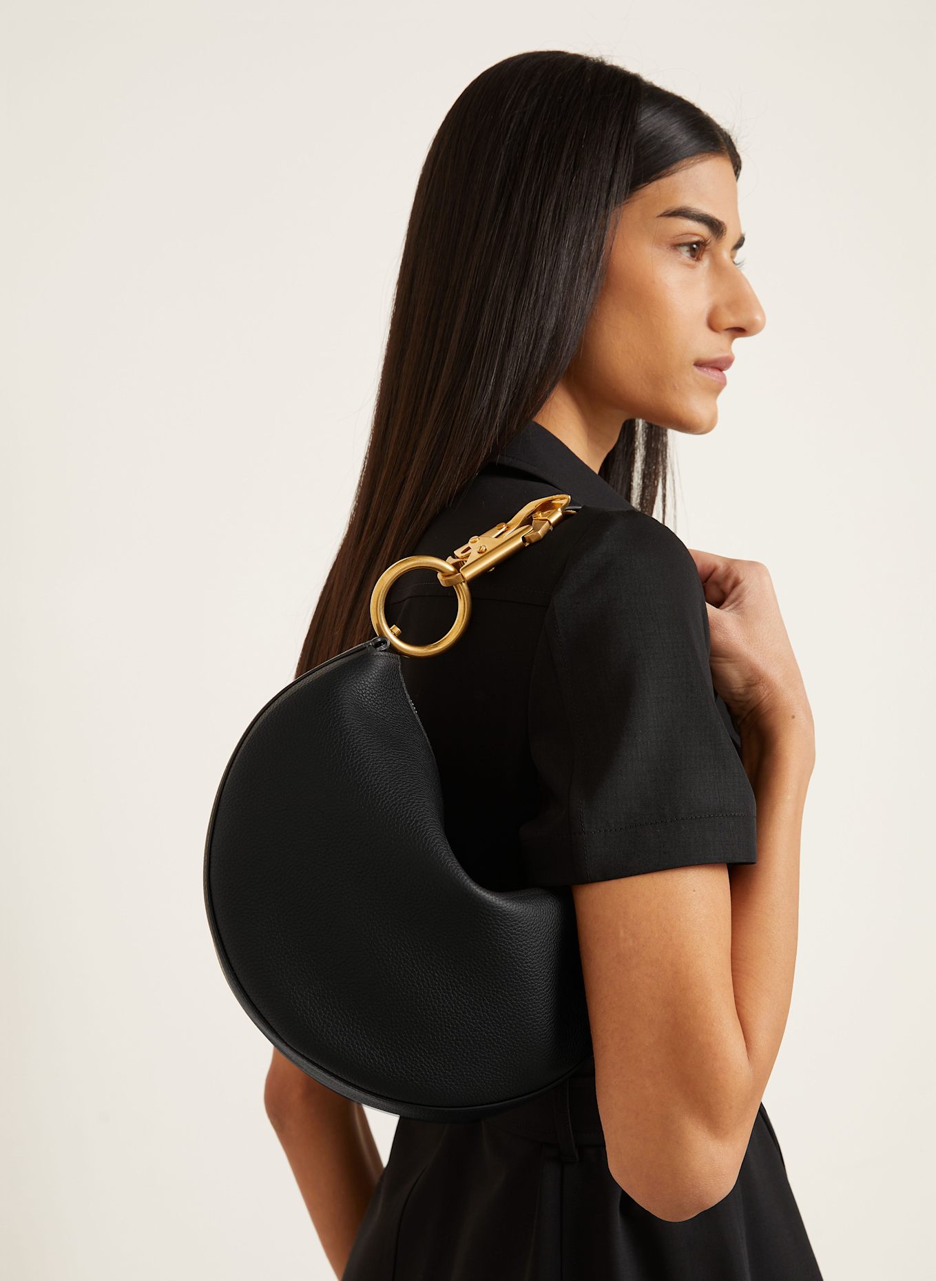 BURBERRY Schultertasche KNIGHT ARC: SCHWARZ