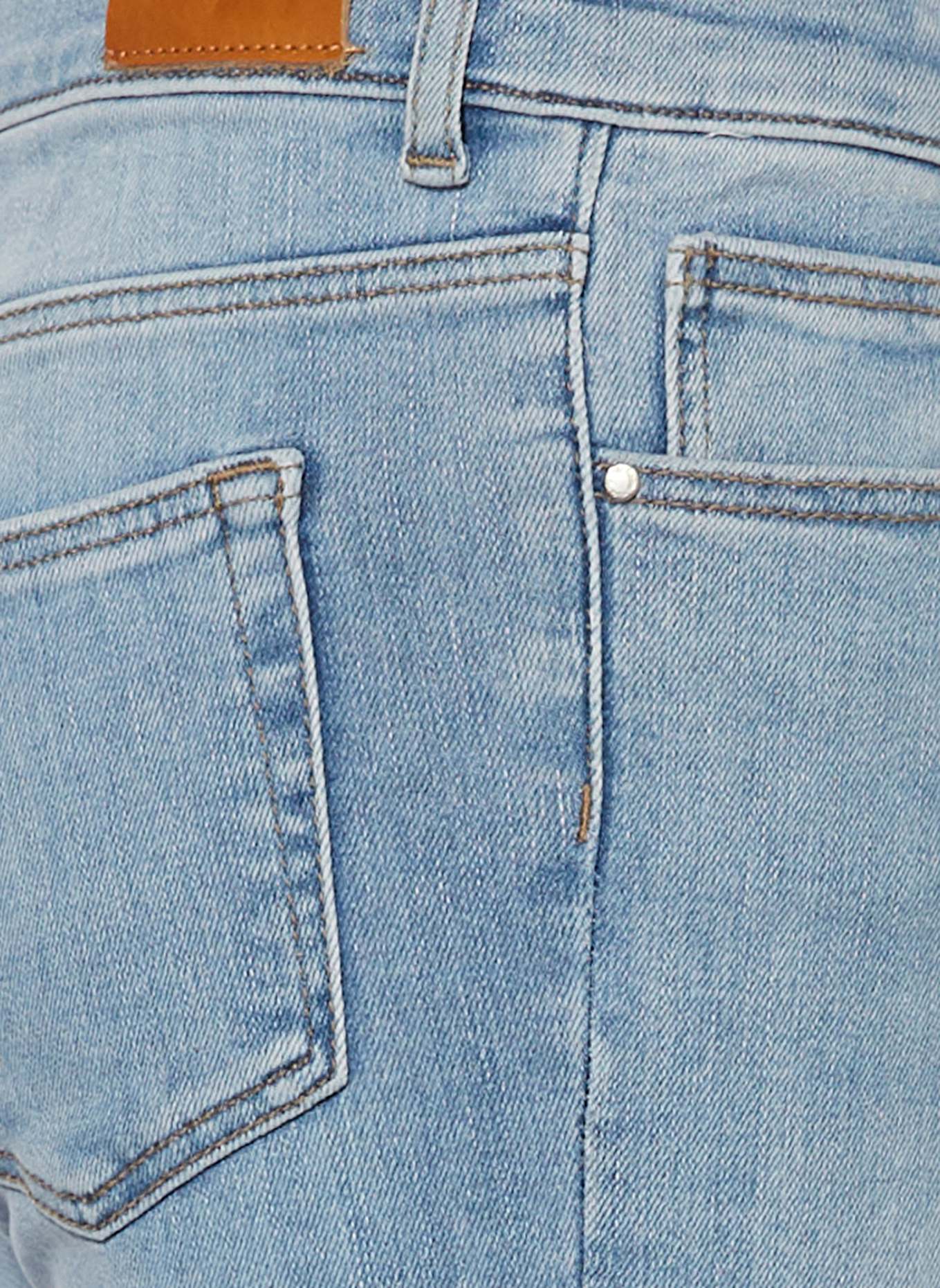 ONLY Flared Jeans: LIGHT BLUE DENIM