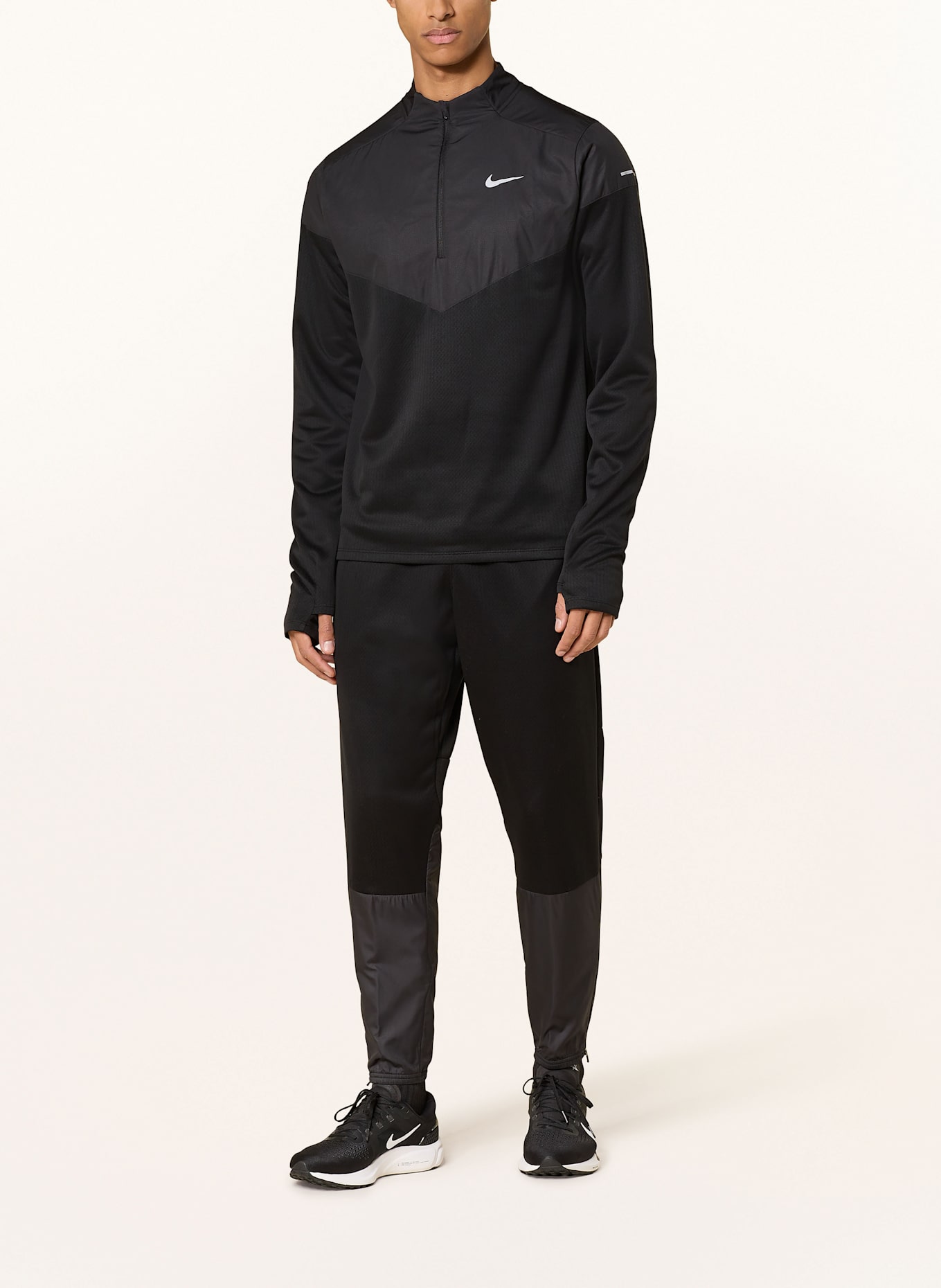 Nike Běžecké tričko SPHERE: ČERNÁ