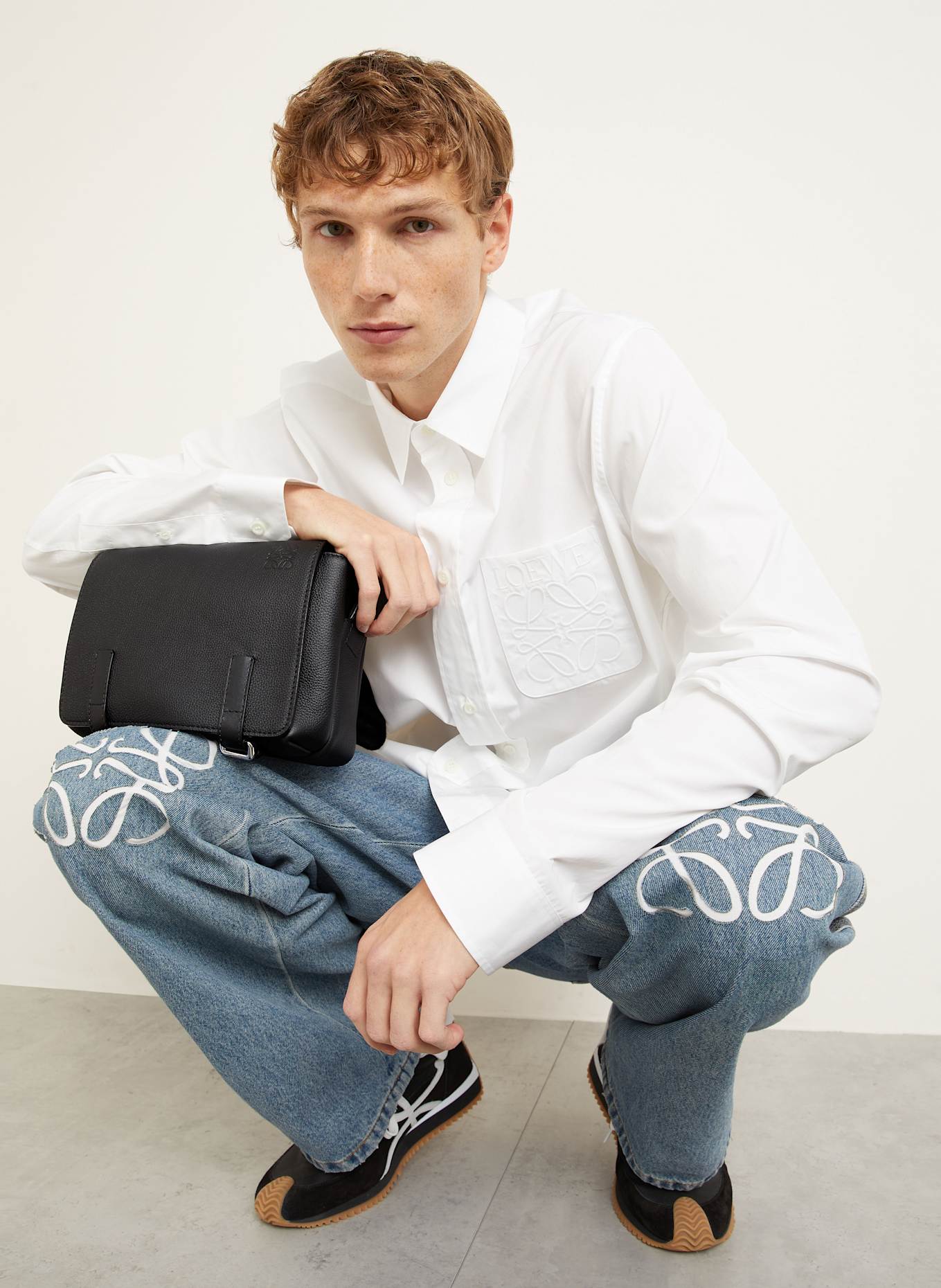 LOEWE Umhängetasche MILITARY: SCHWARZ
