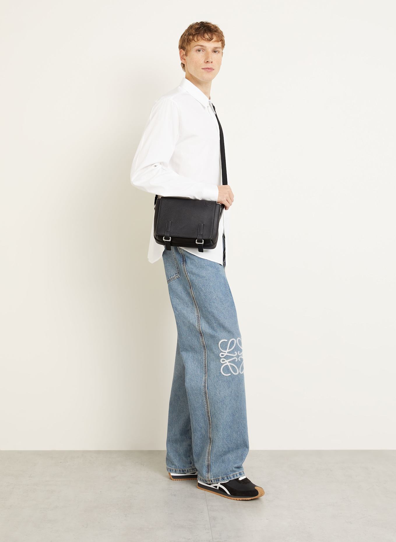 LOEWE Umhängetasche MILITARY: SCHWARZ