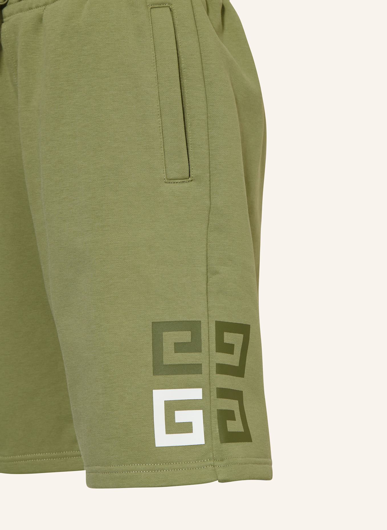 GIVENCHY Sweatshorts: OLIV