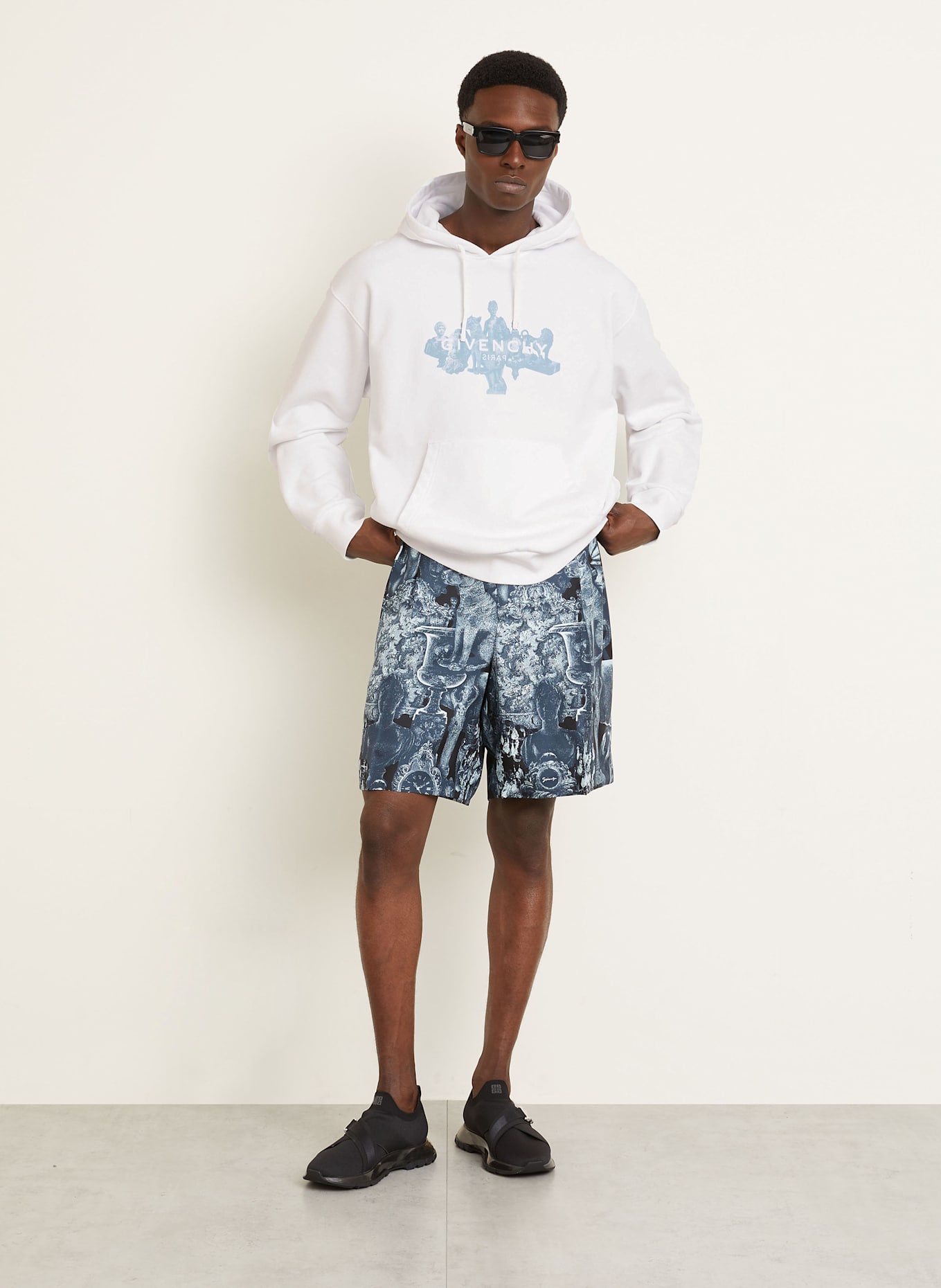 GIVENCHY Hoodie: WEISS