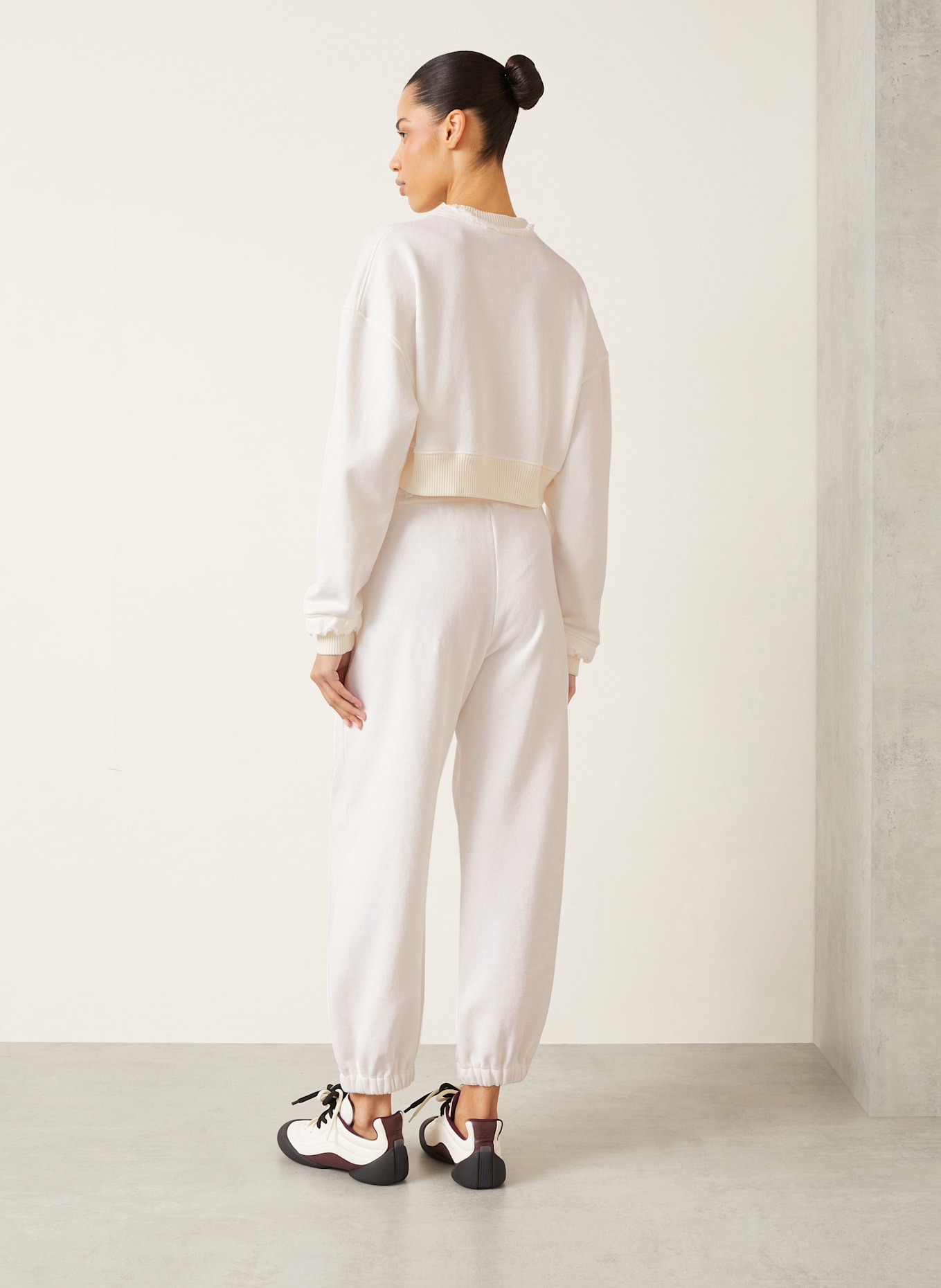 McQUEEN Cropped-Sweatshirt: WEISS