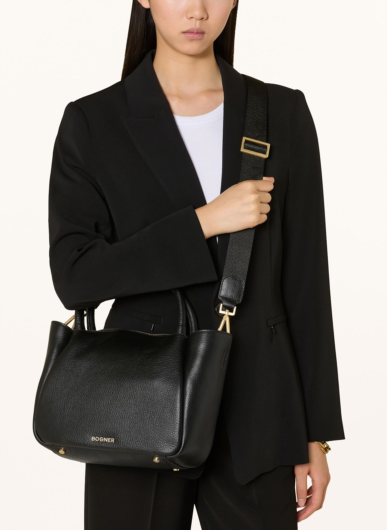BOGNER Handtasche WALLIS RAJA: SCHWARZ