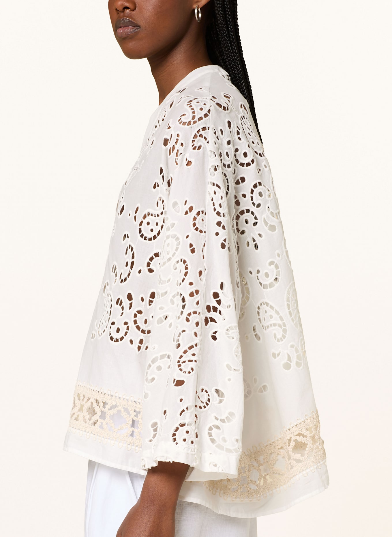 Grace Lace poncho: WHITE / BEIGE